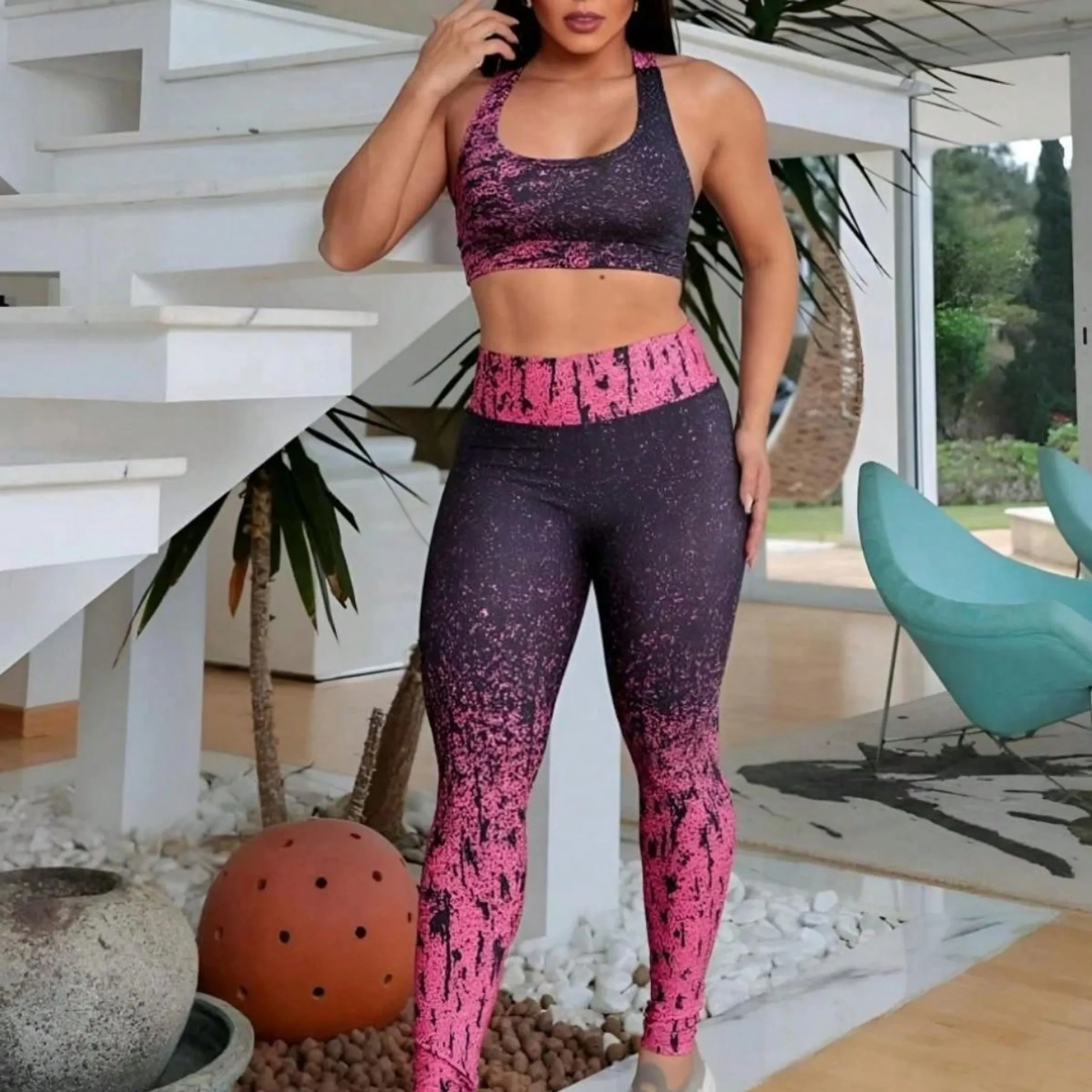 "Seja Única na Academia: Kit Fitness Top + Legging em Degrade Exclusivo!"