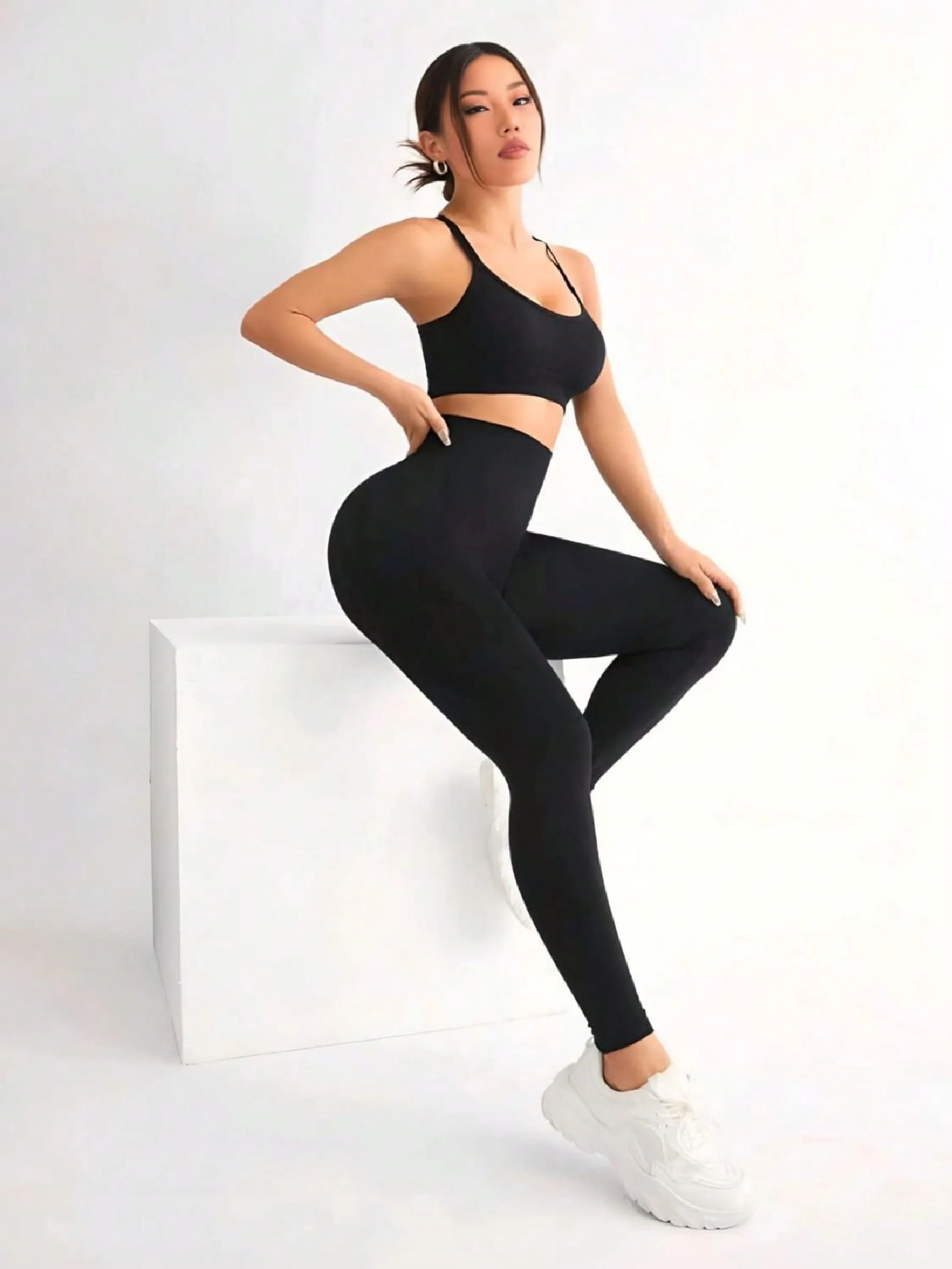 Legging Esportiva Básica: Conforto e Estilo para sua Prática de Yoga"