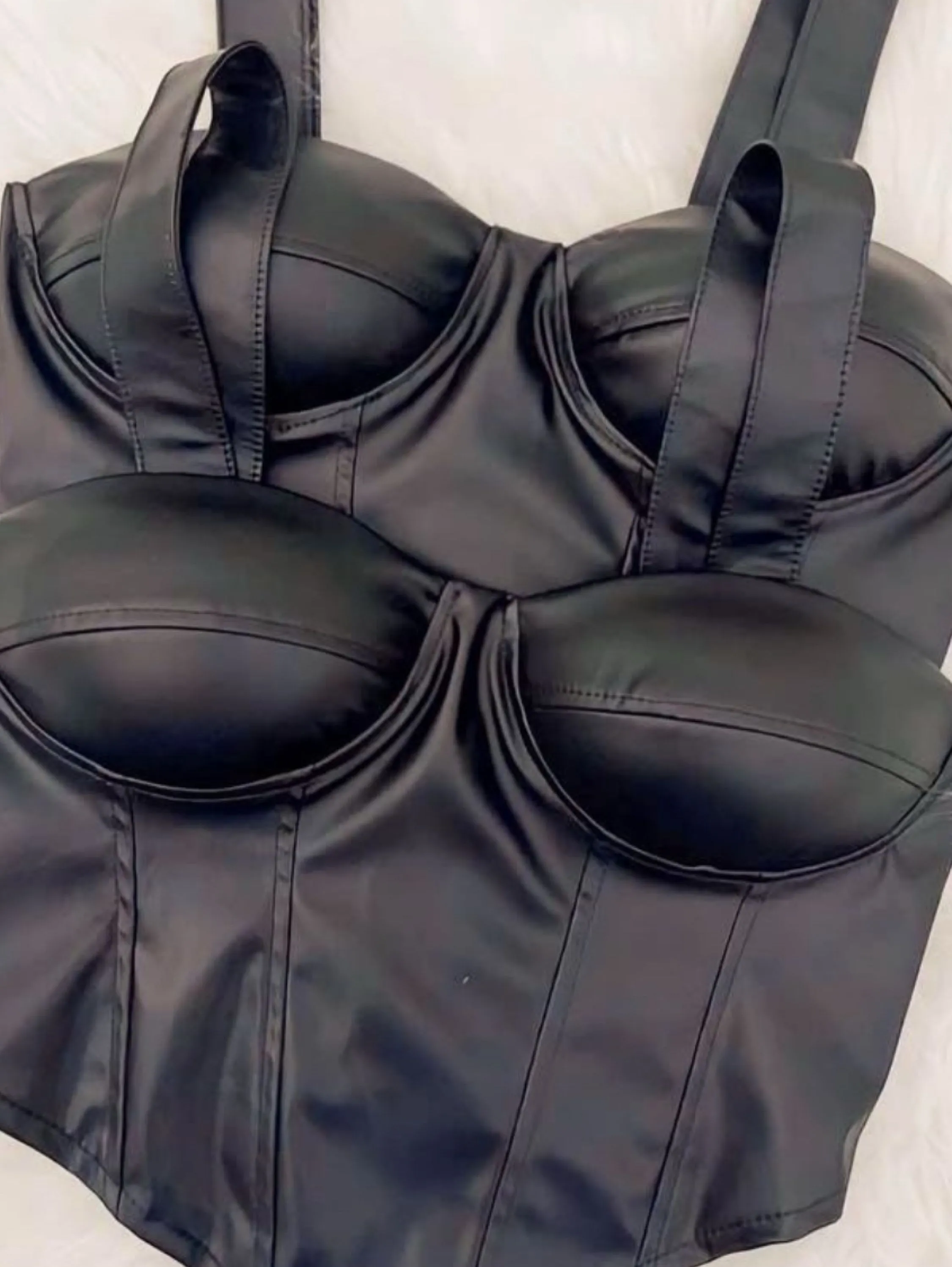 Cropped corselete couro ecológico