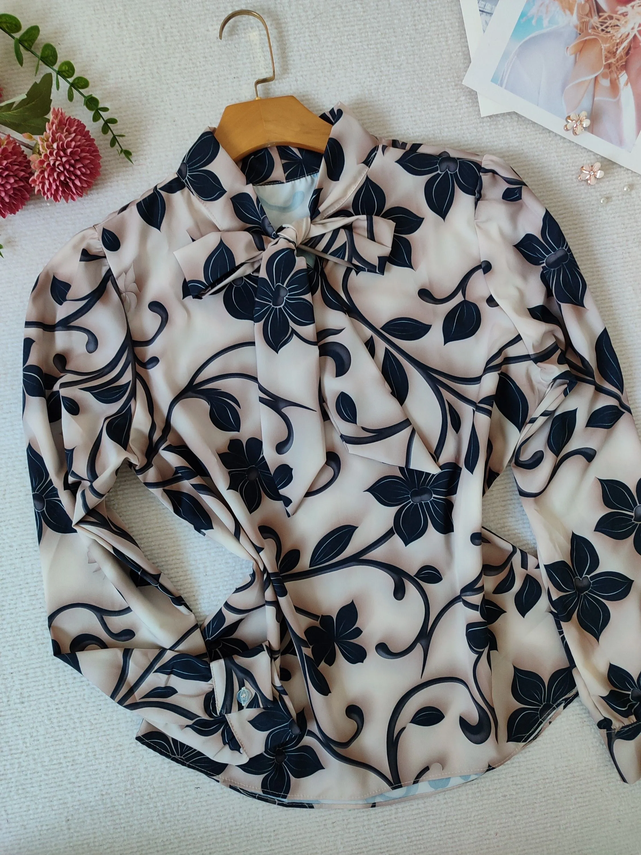 blusa feminina estampada manga longa gola laco tecido crepp