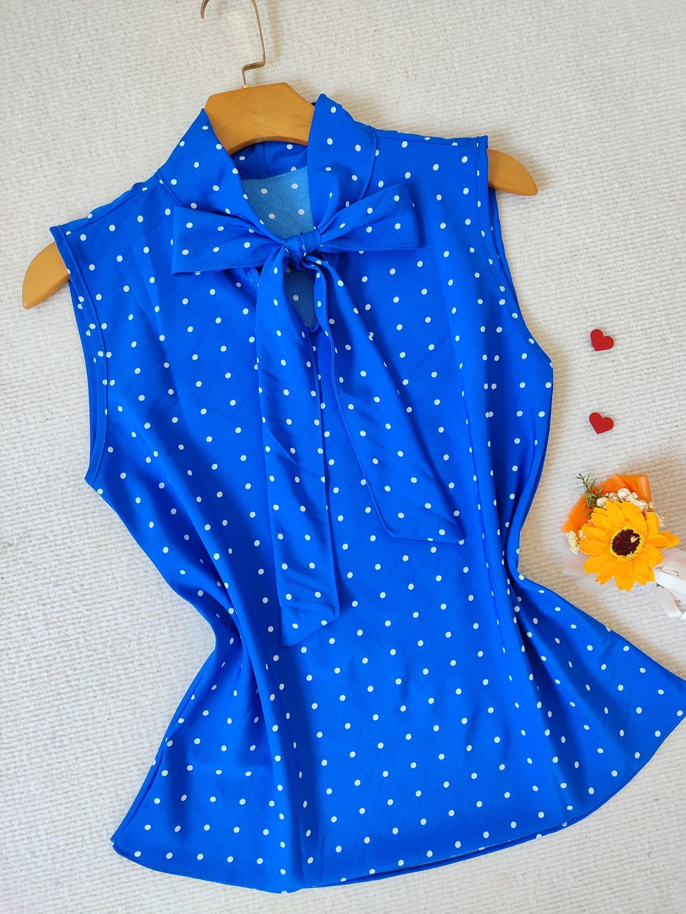 regata feminina de bolinho gola laco tecido crepinho