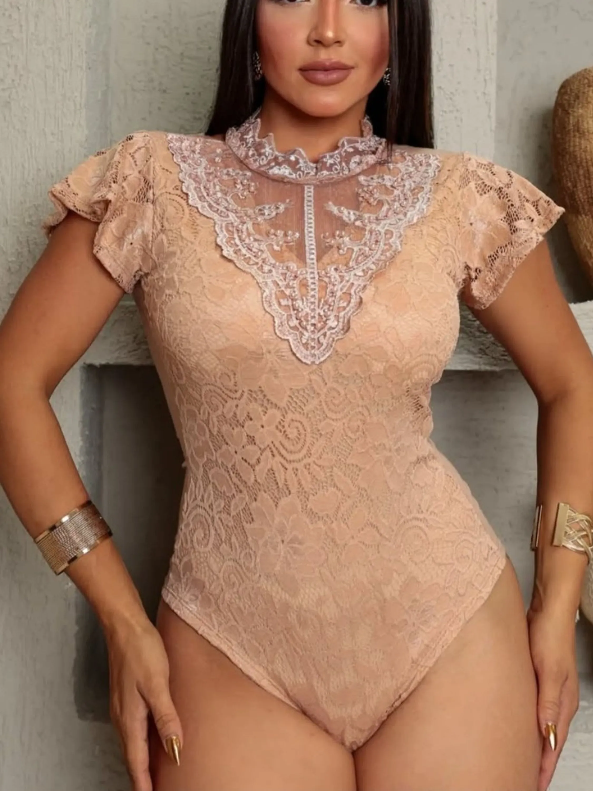 Body Feminino Renda Manga Curta Com tule e Pérolas