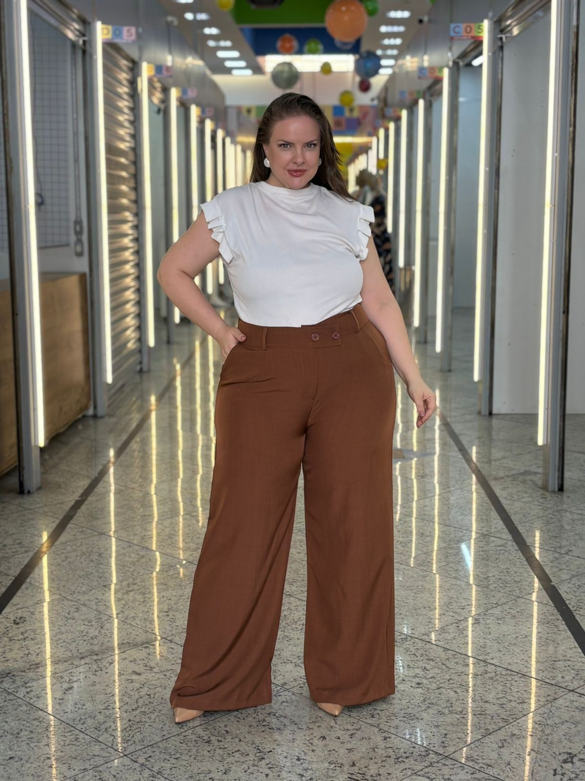 Calça Karol,  pantalona social tecido Marrante