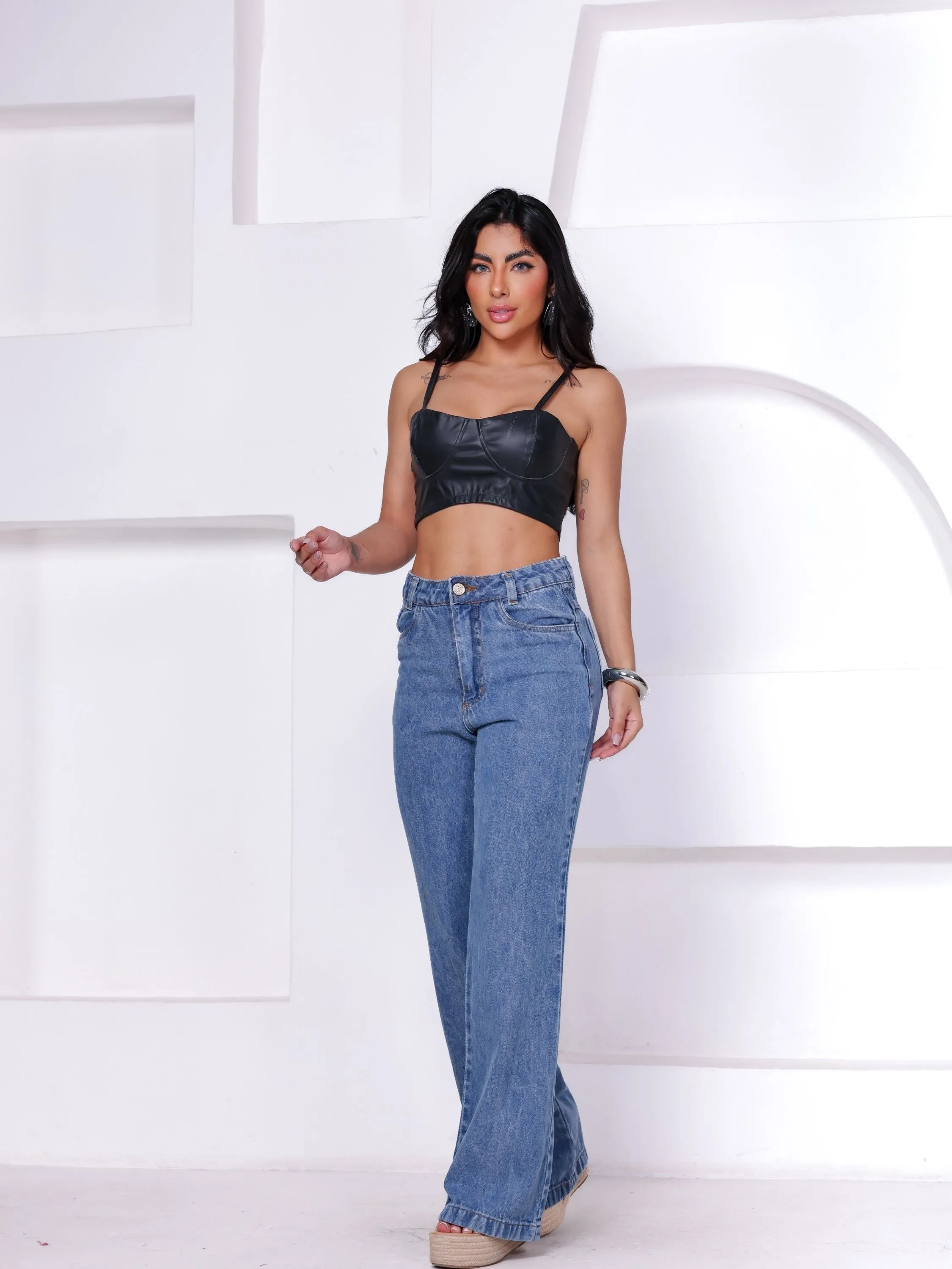 Calça jeans wide leg marmorizada