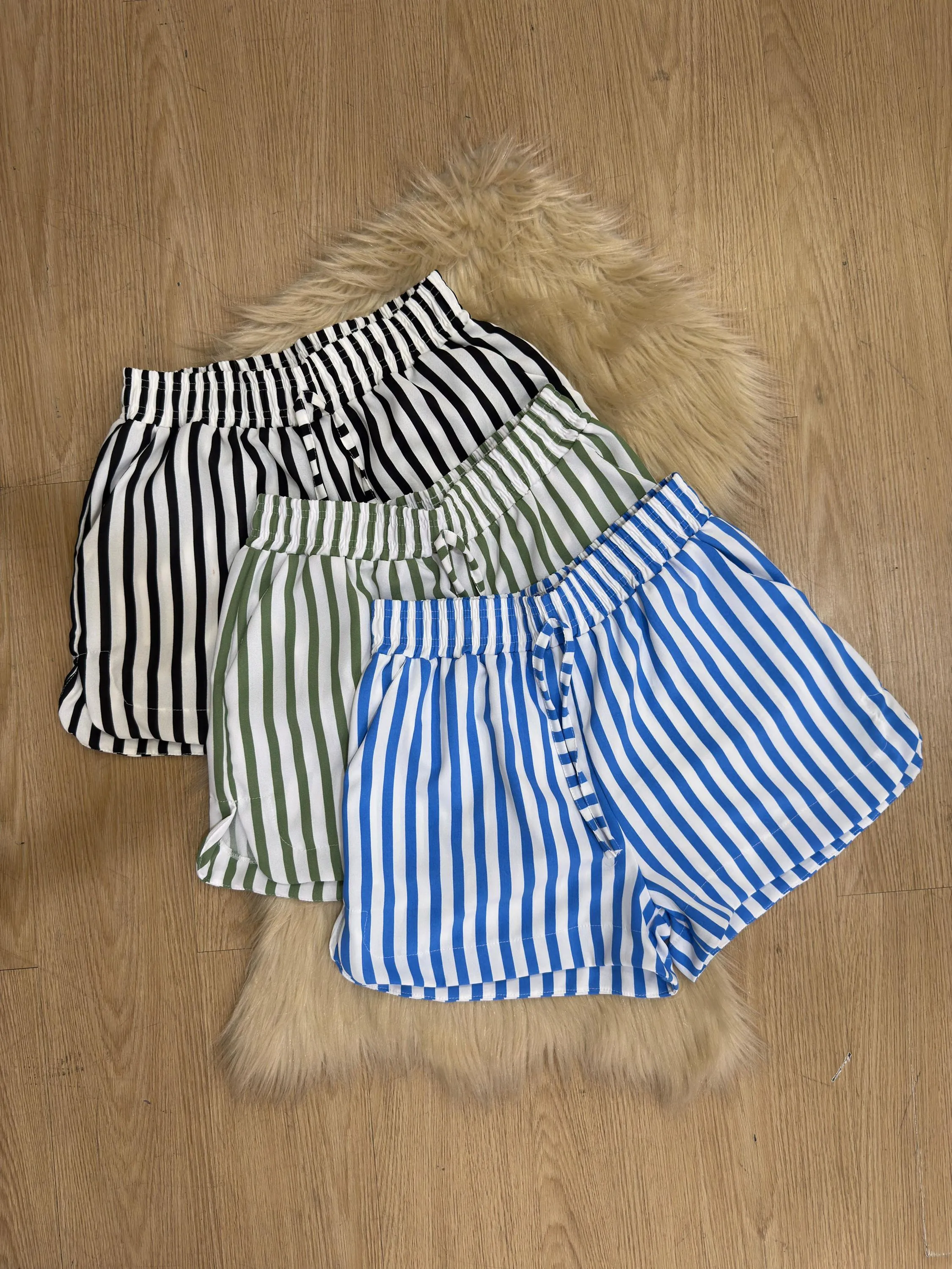 Shorts listrado