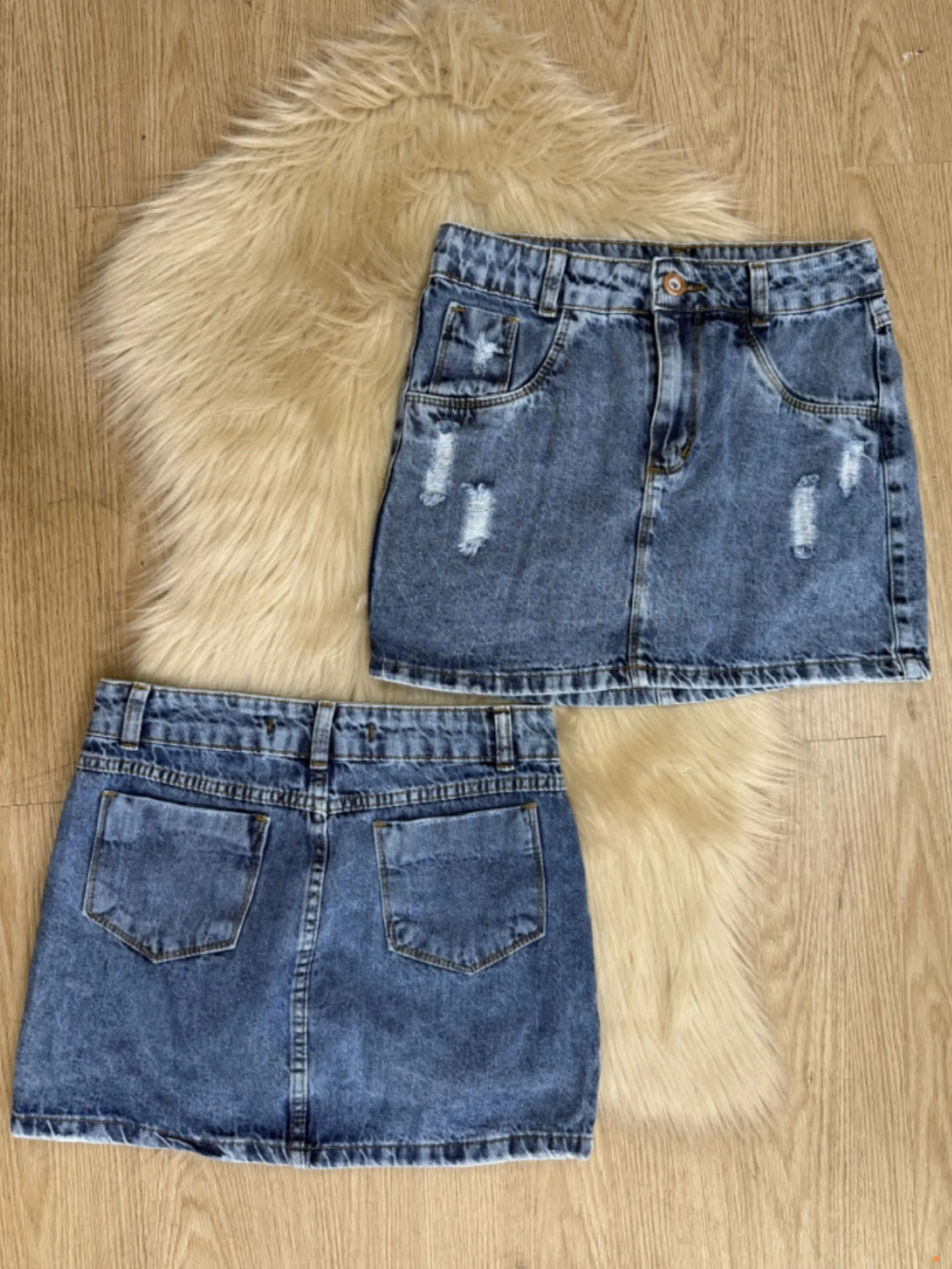 Saia básica jeans detonada