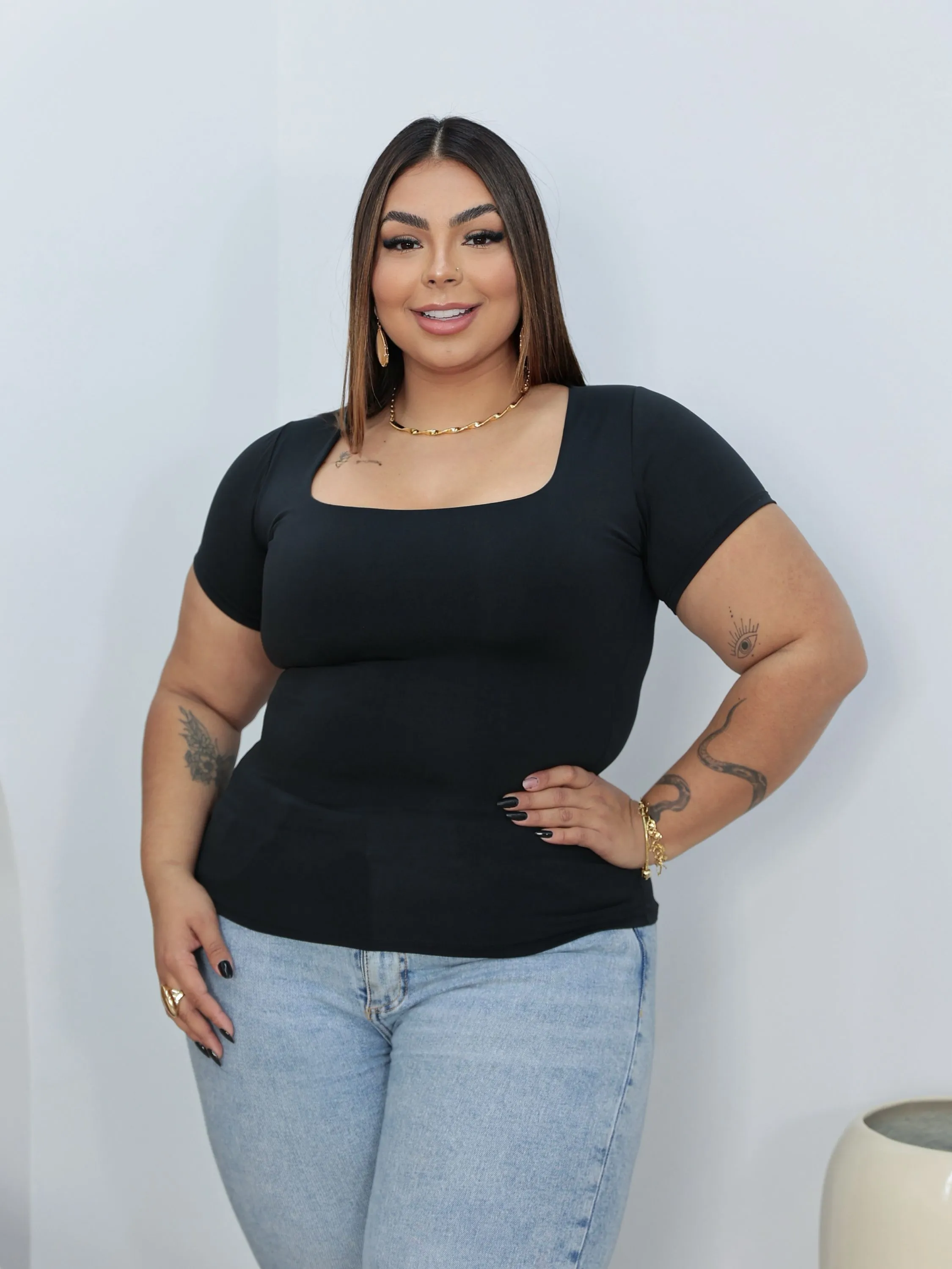 PLUS blusa decote quadrado manguinha