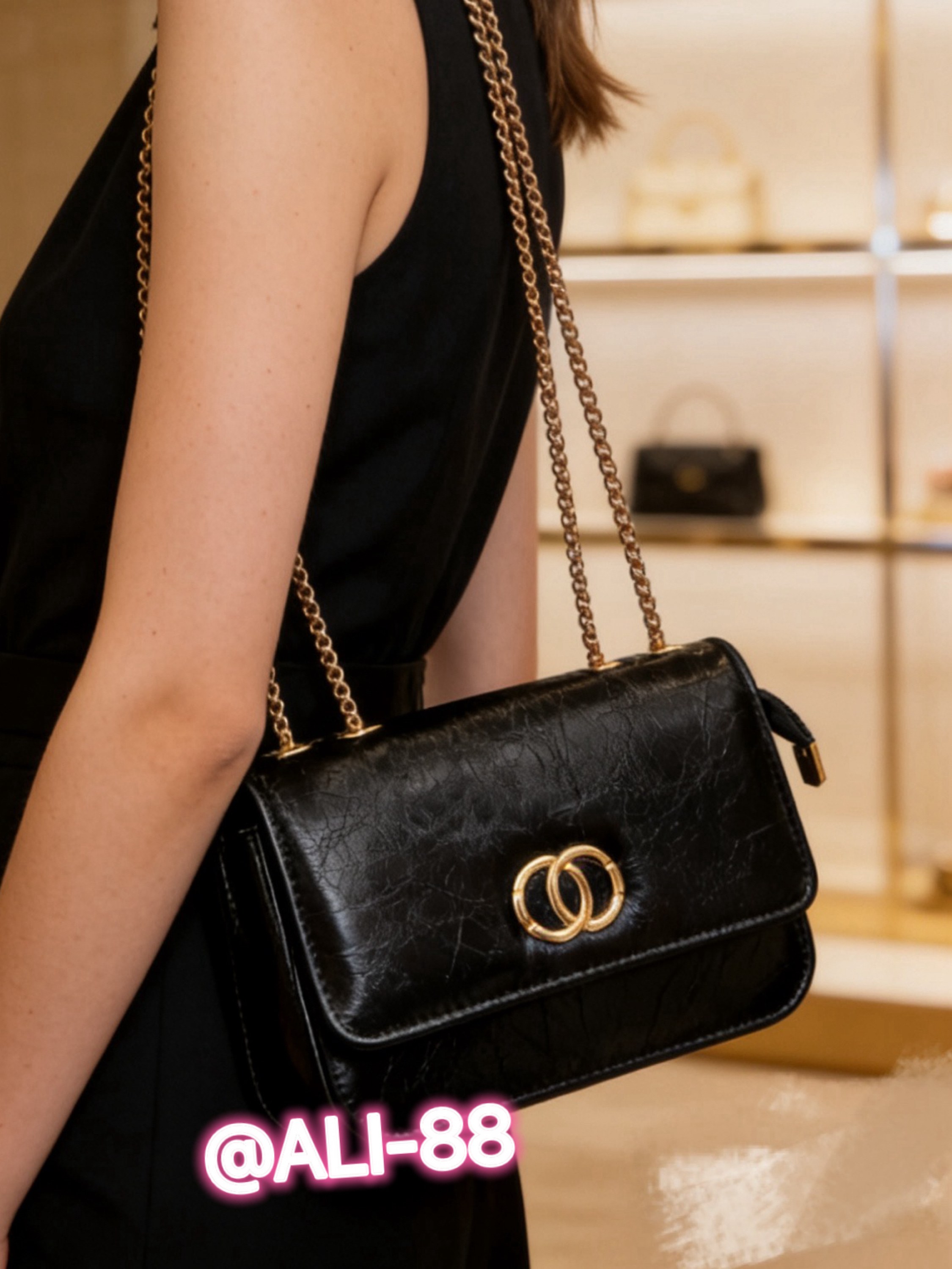 Bolsa metalizada com alça de corrente bem chic AL-81003