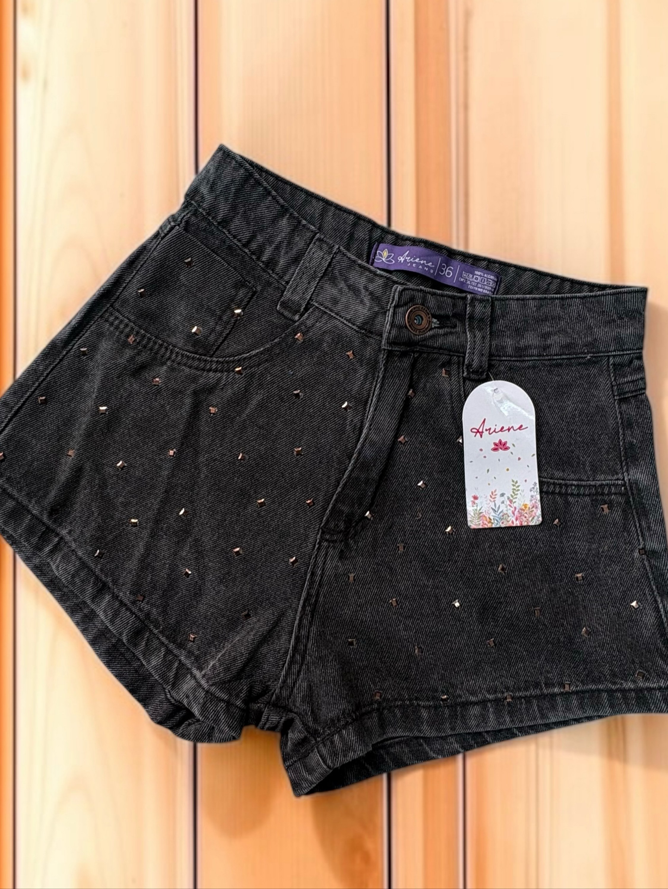 Short jeans feminina Grafite com brilho