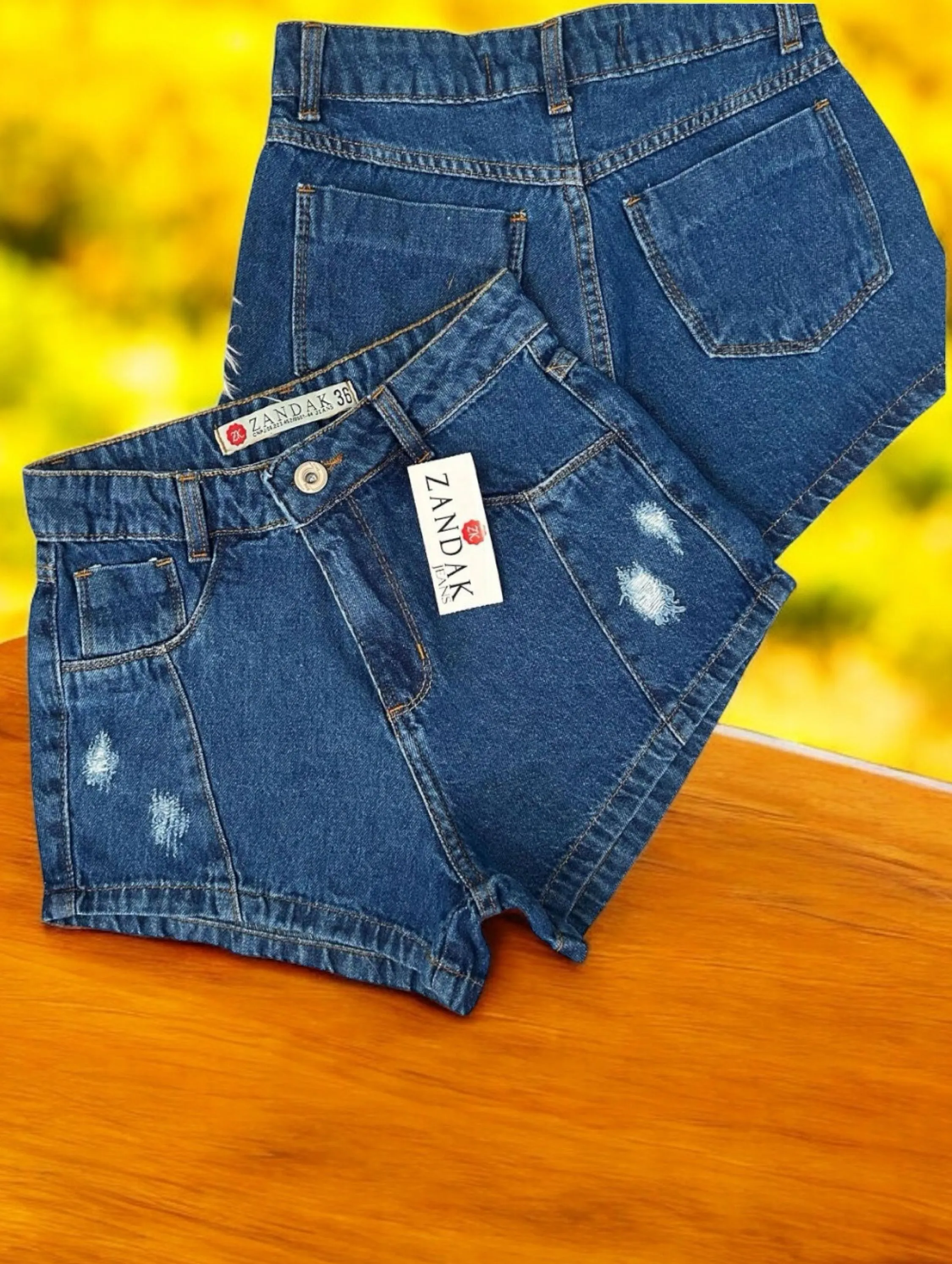 Short jeans escura