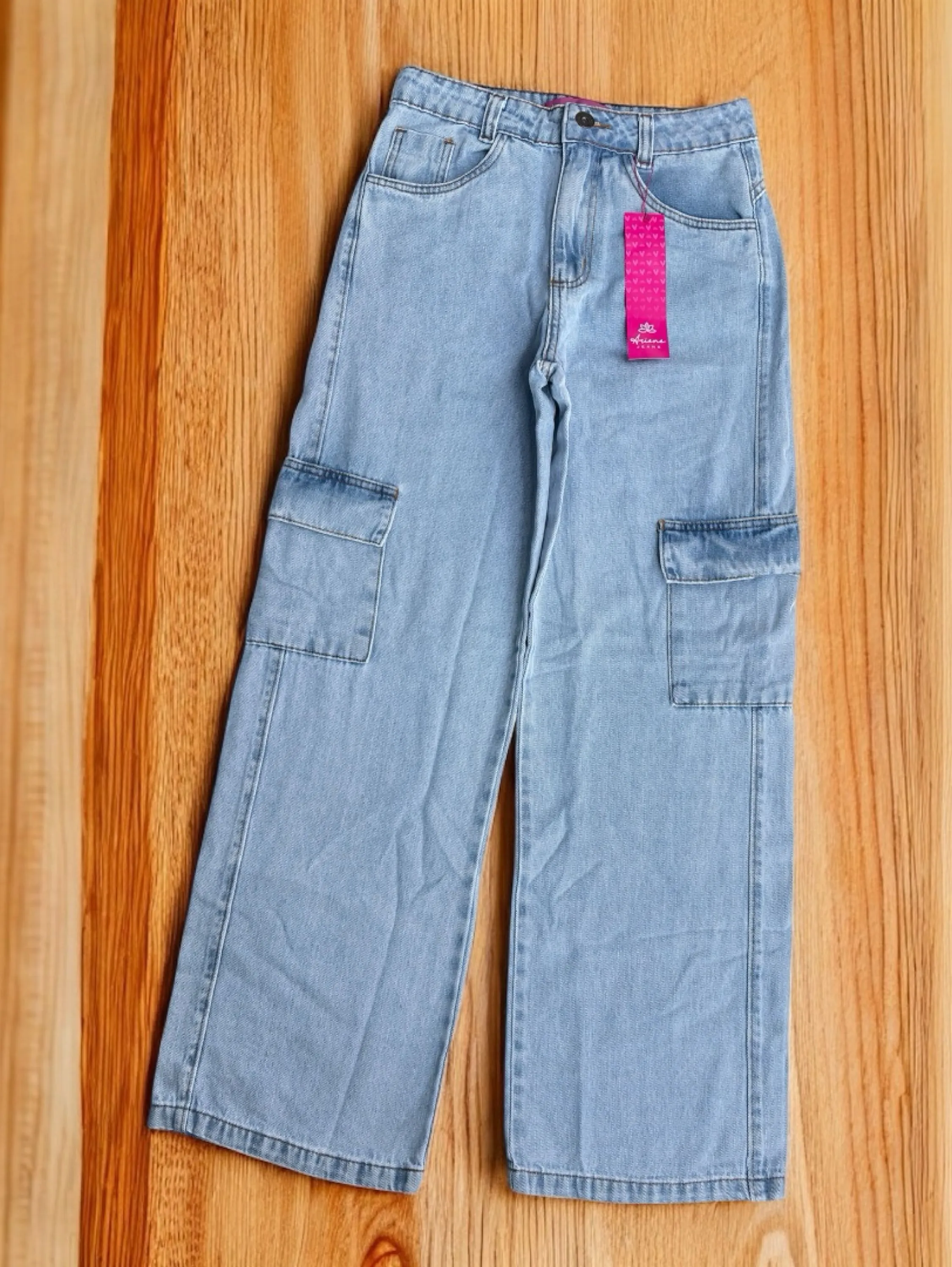 Calca cargo feminina clara com bolso