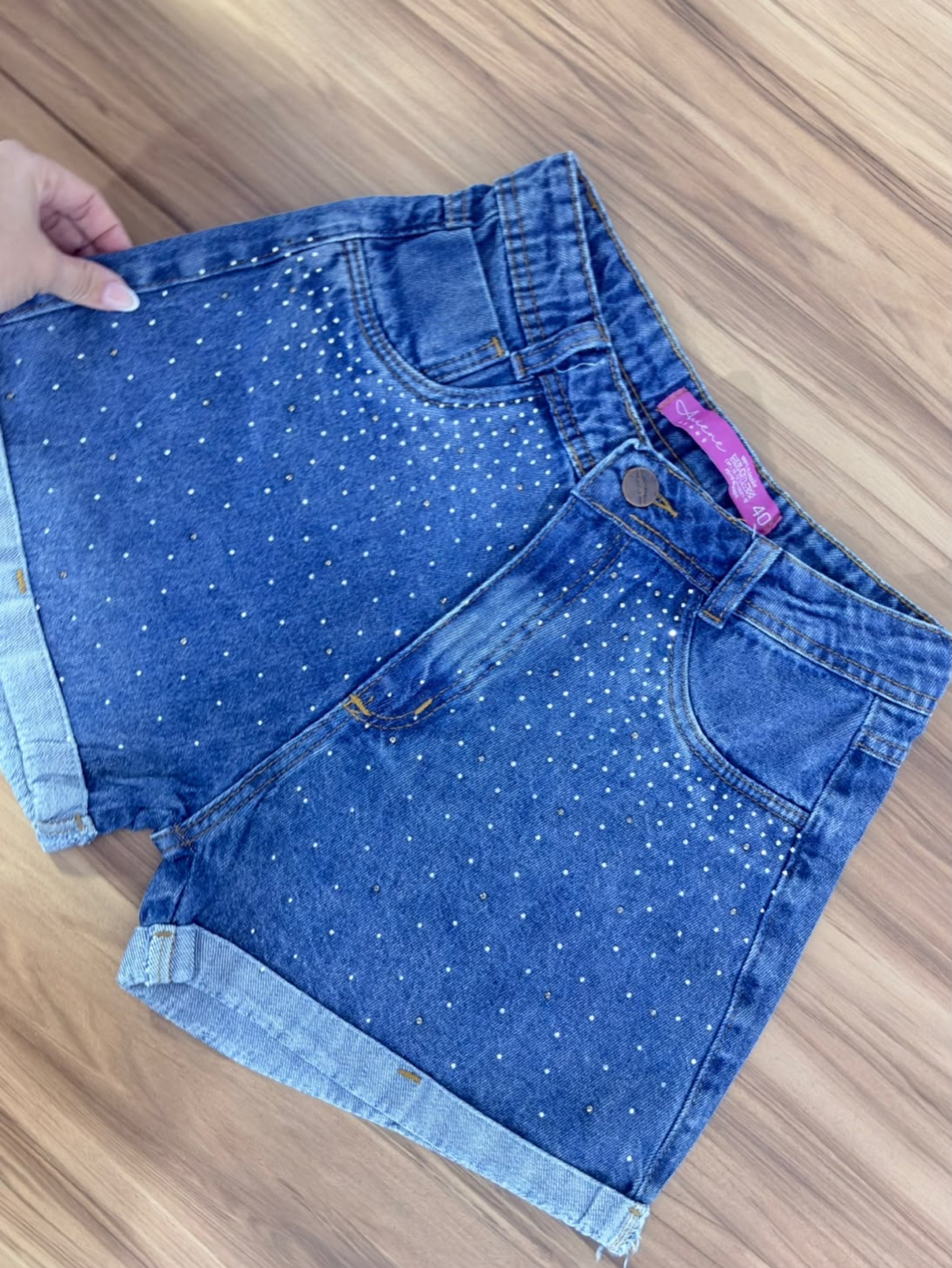 Short jeans feminino com brilho escura
