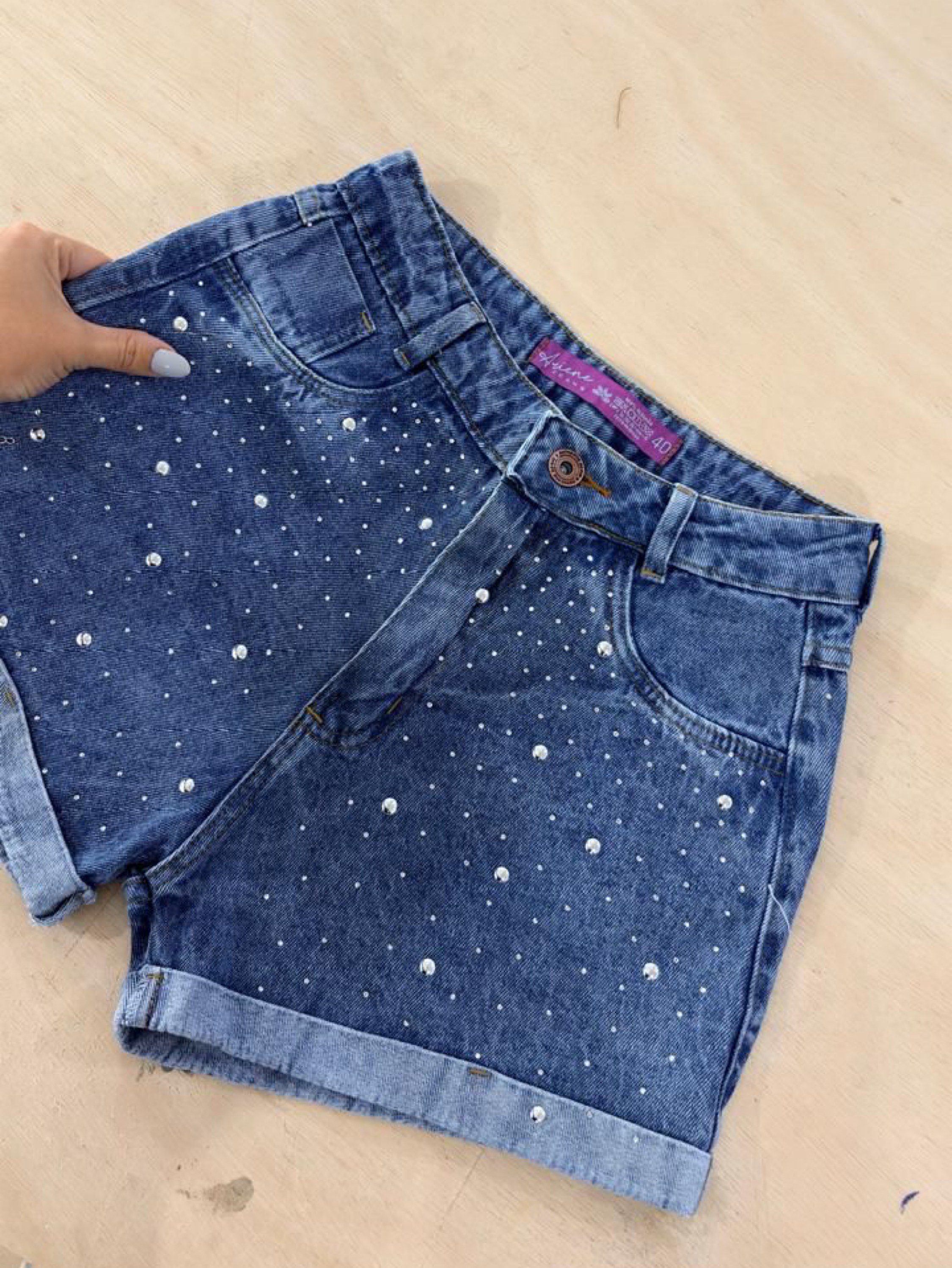Short jeans feminino com brilho