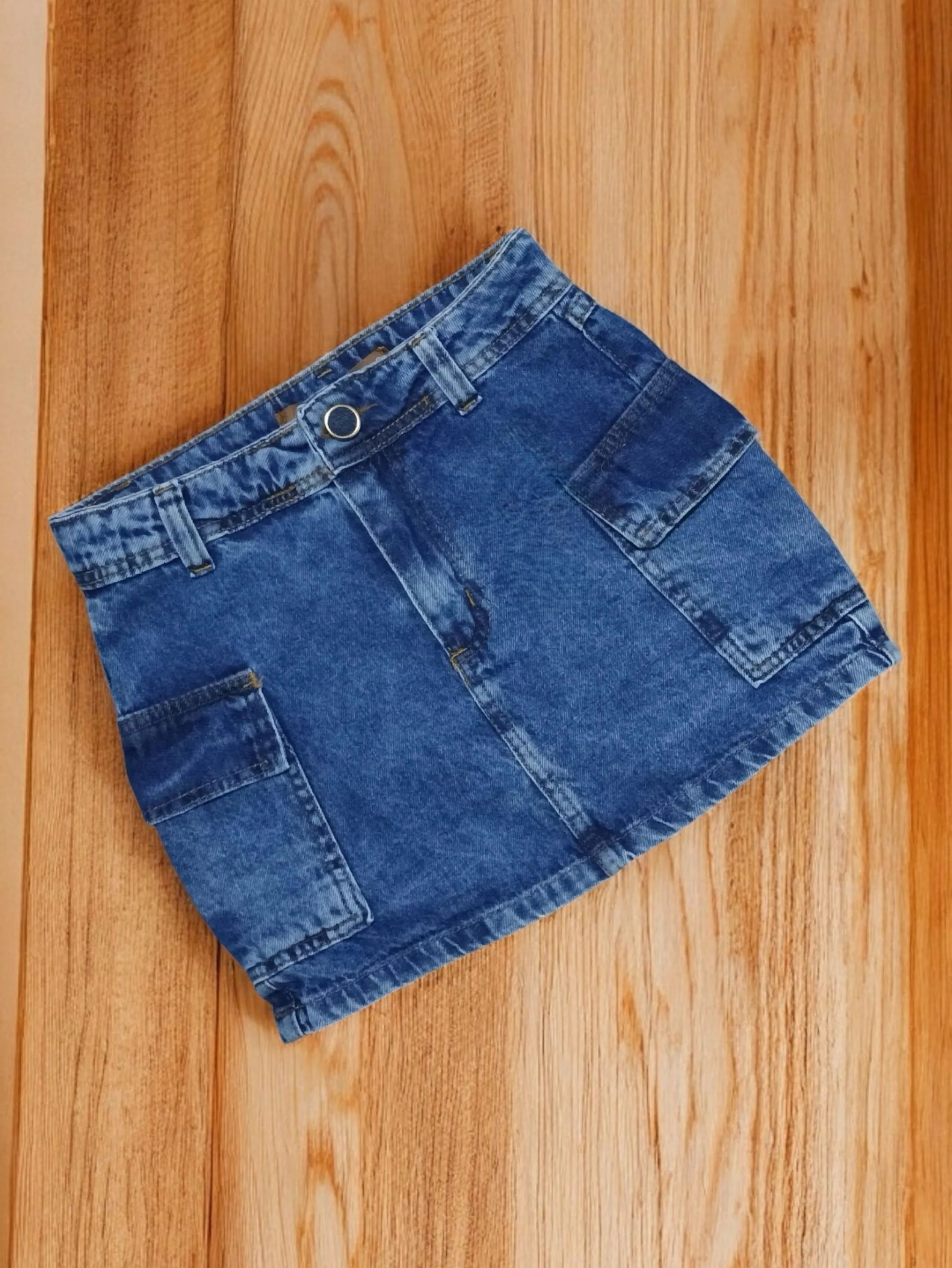 Saia cargo feminina com bolso escura