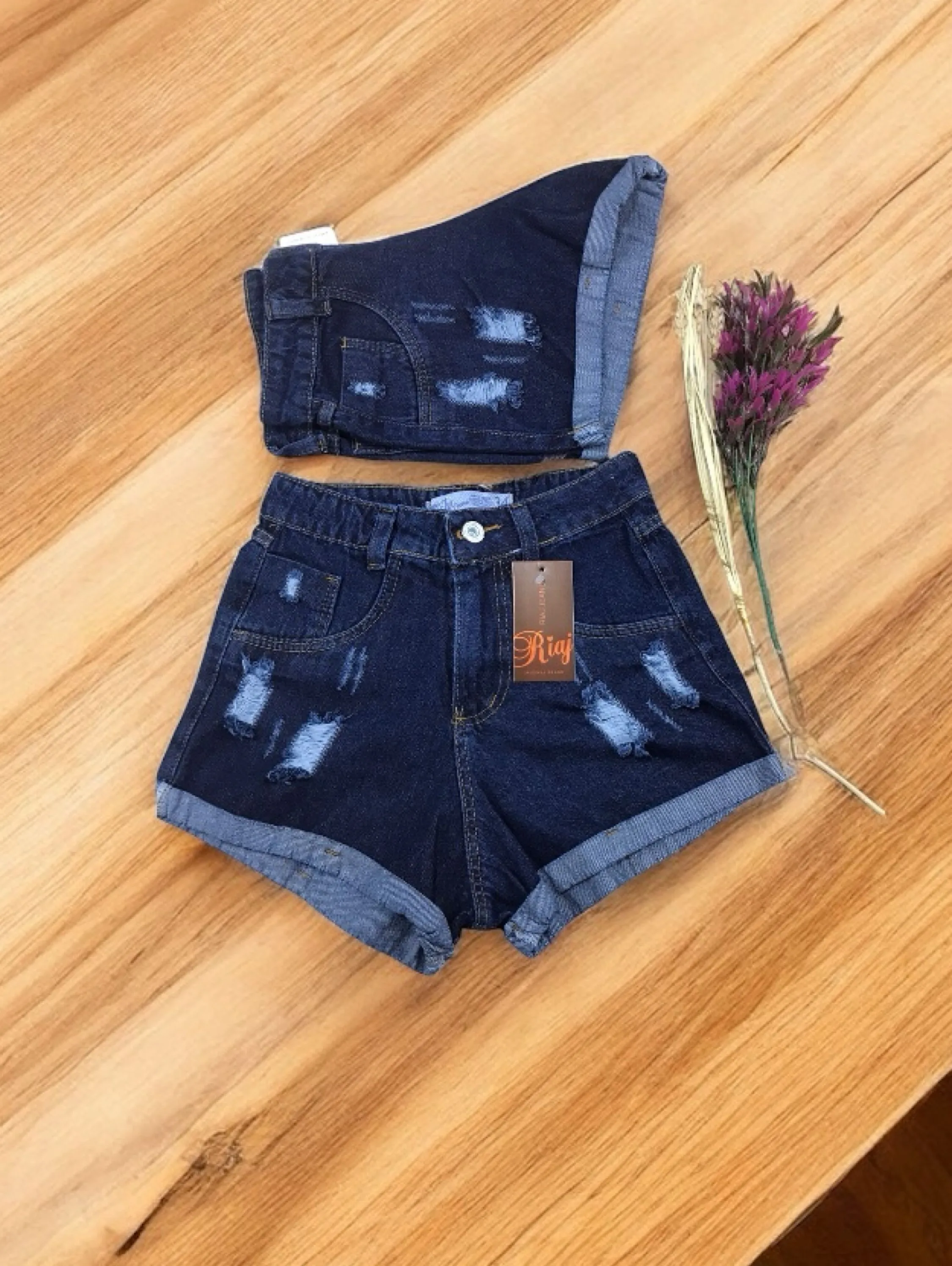 Short jeans escura feminina barra dobrado