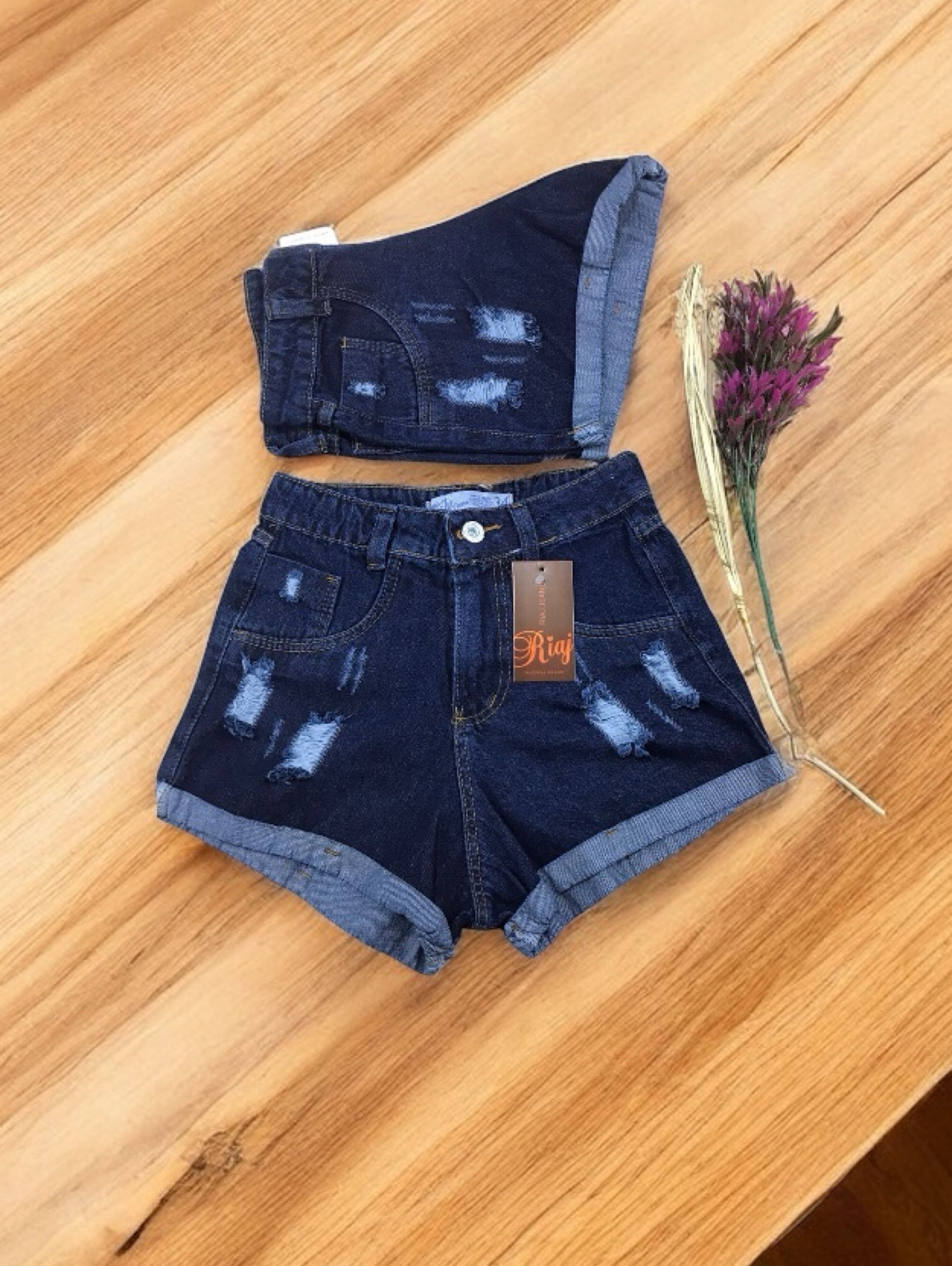 Short jeans escura feminina barra dobrado