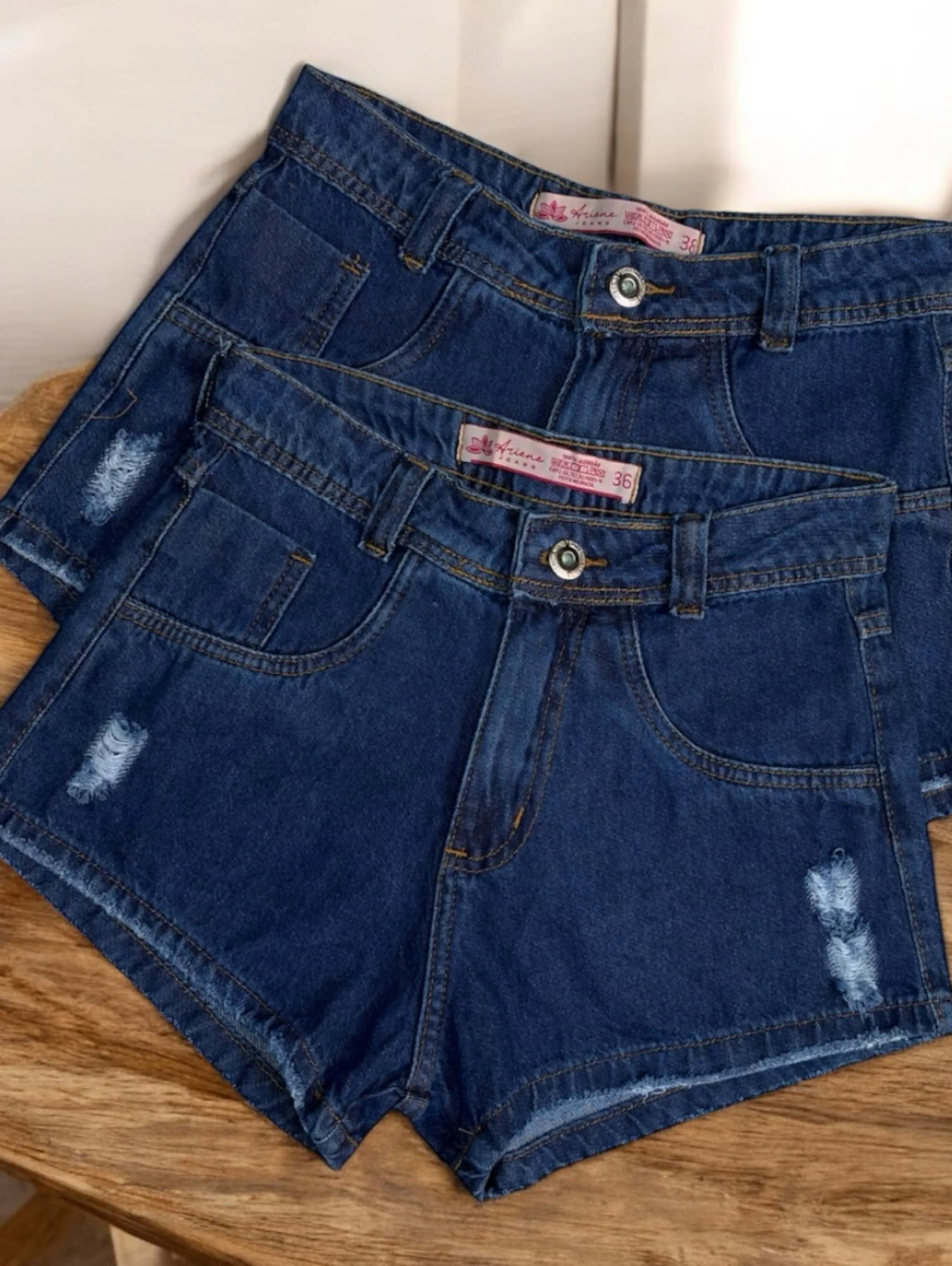 Short feminina jeans escura