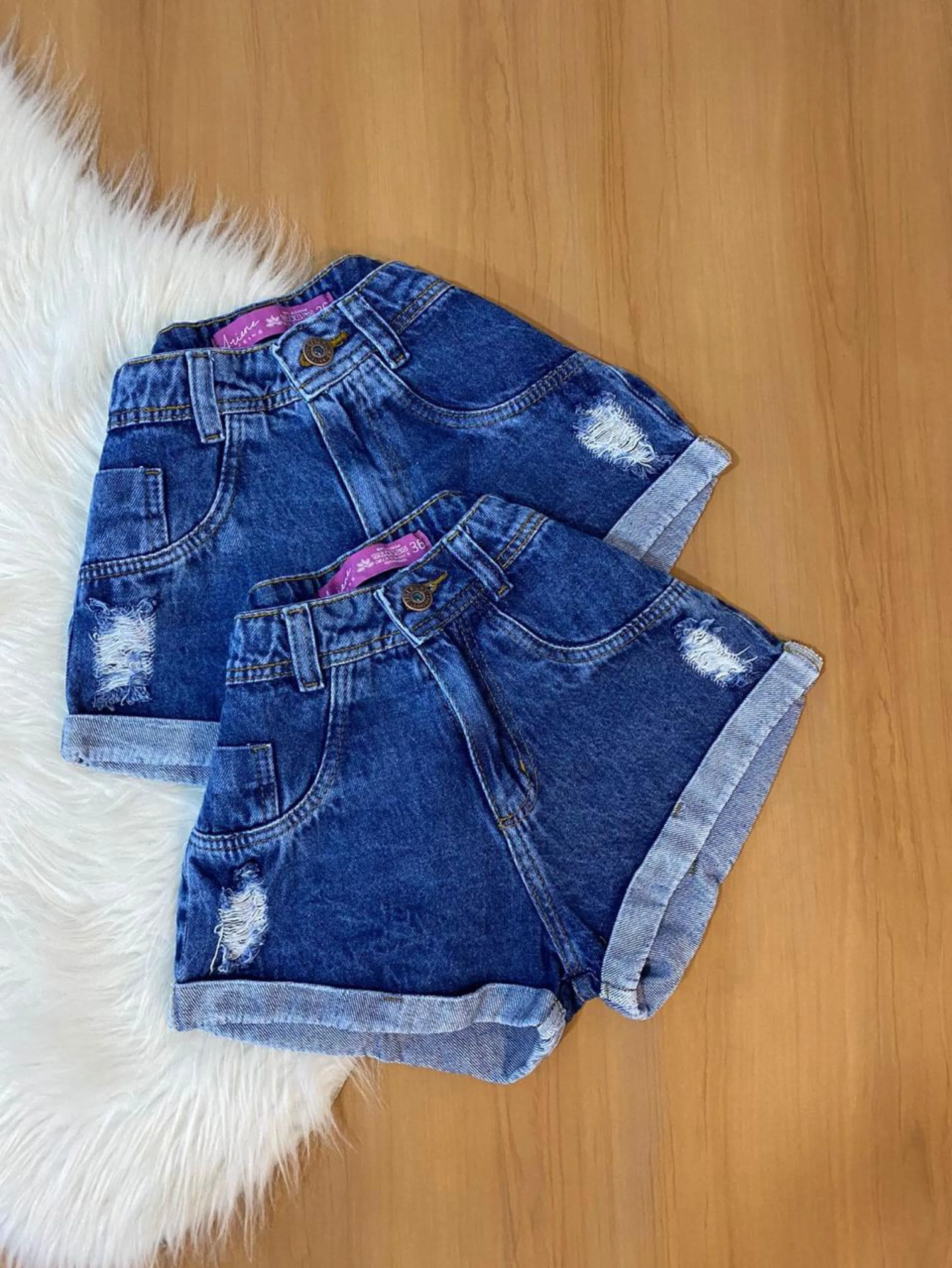 Short feminina jeans barra dobrado