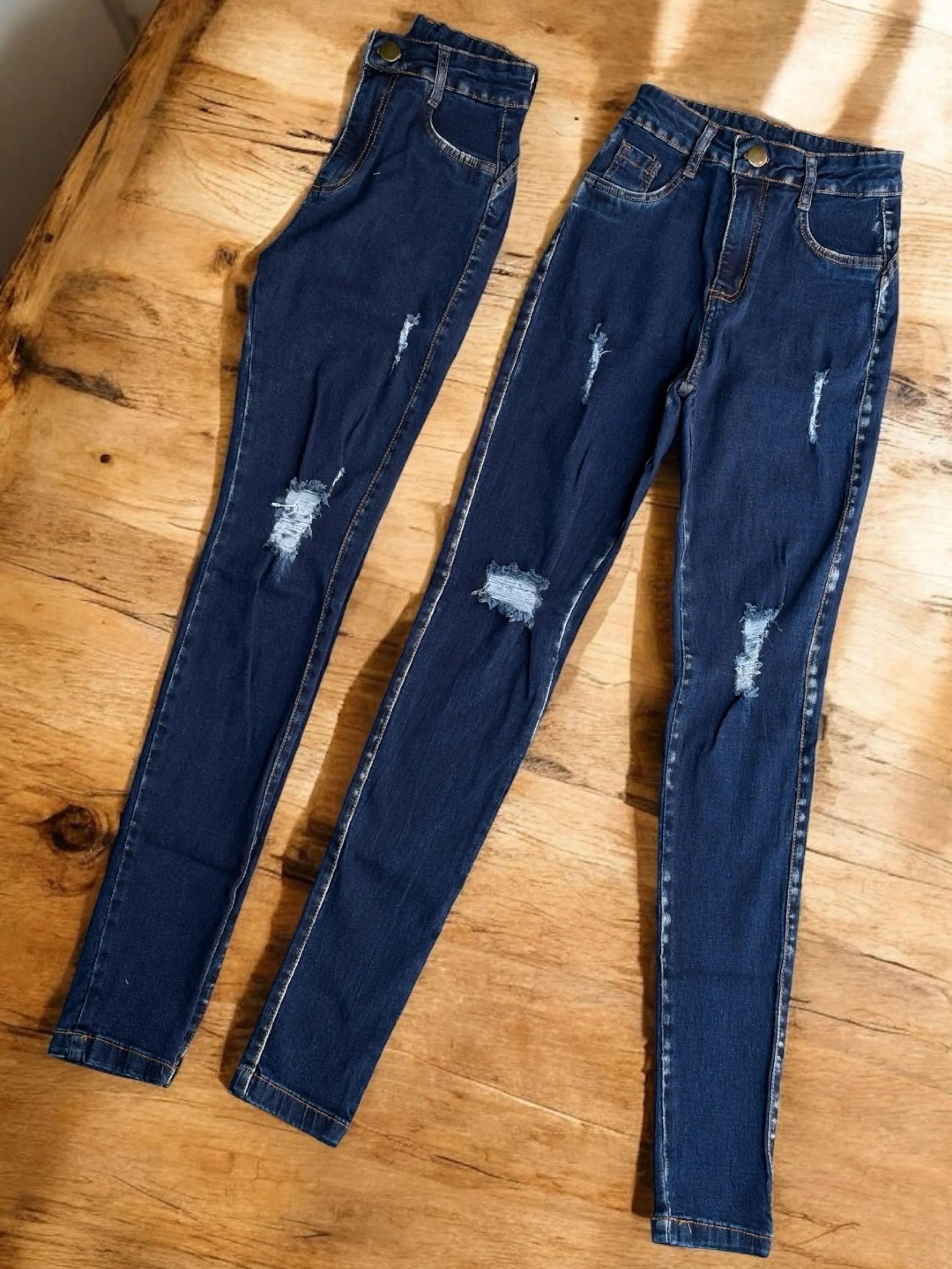 Calca jeans feminina azul marinho com lycra