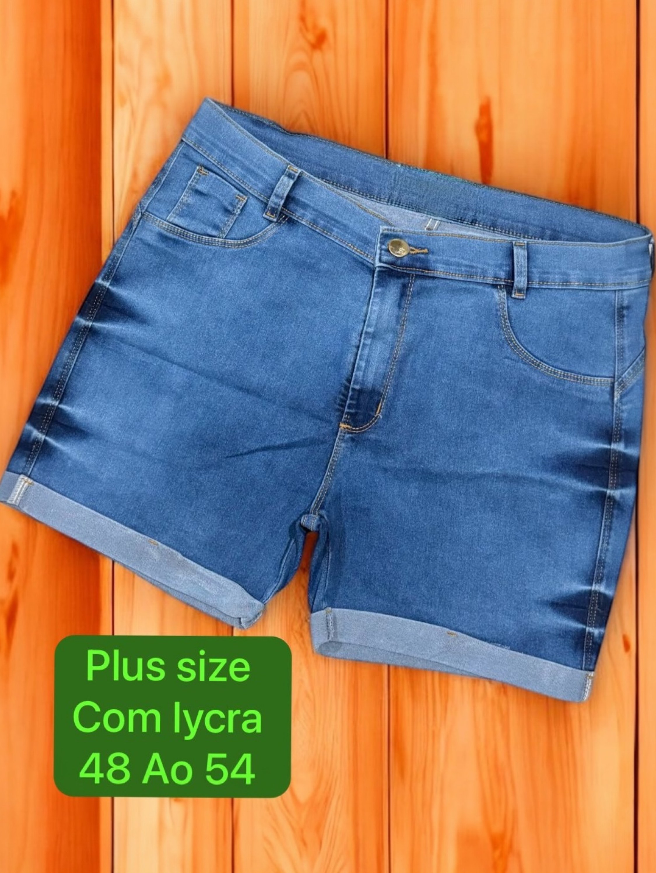 Short plus feminina jeans com lycra