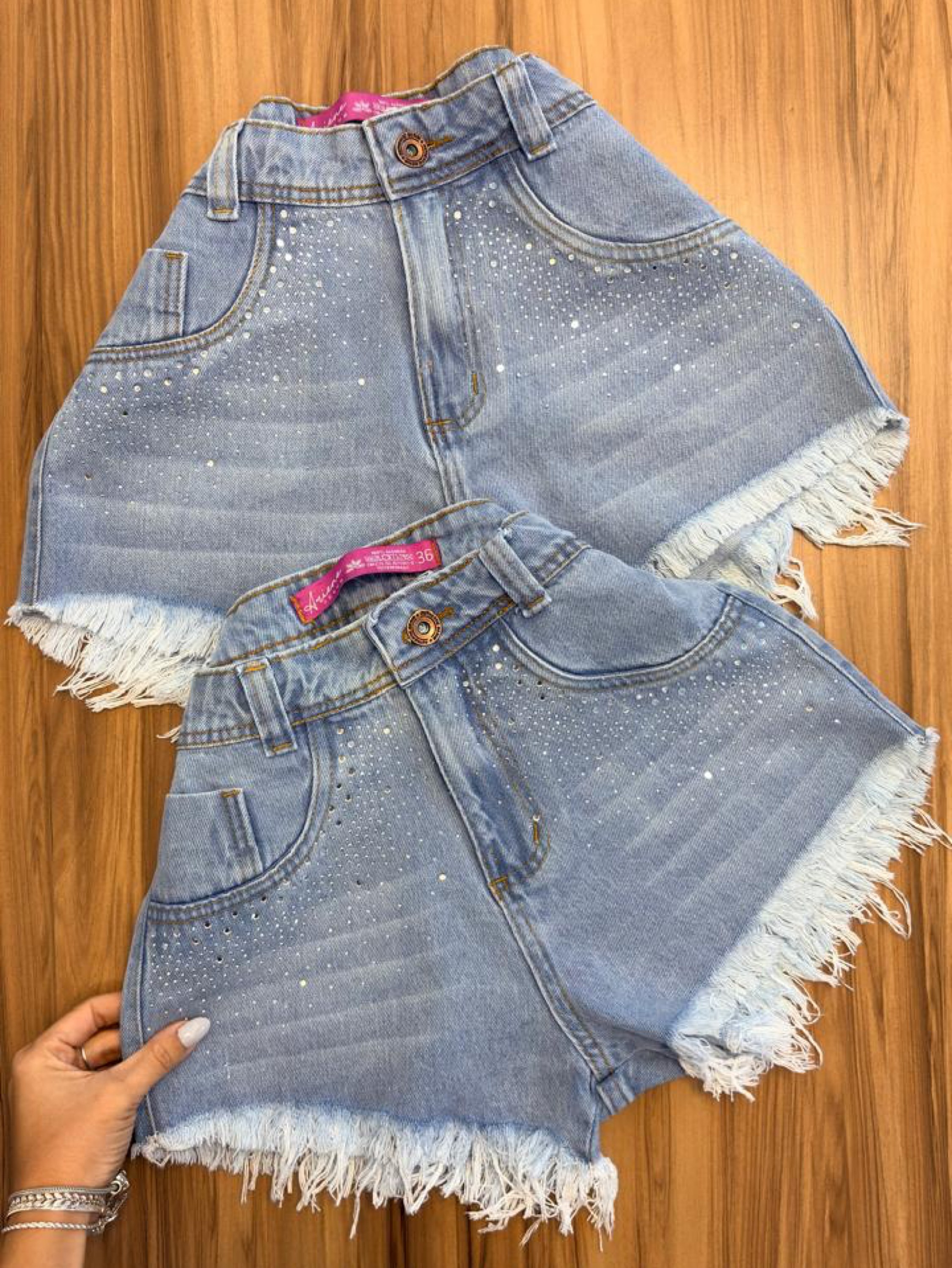 Short jeans feminino com brilho Clara