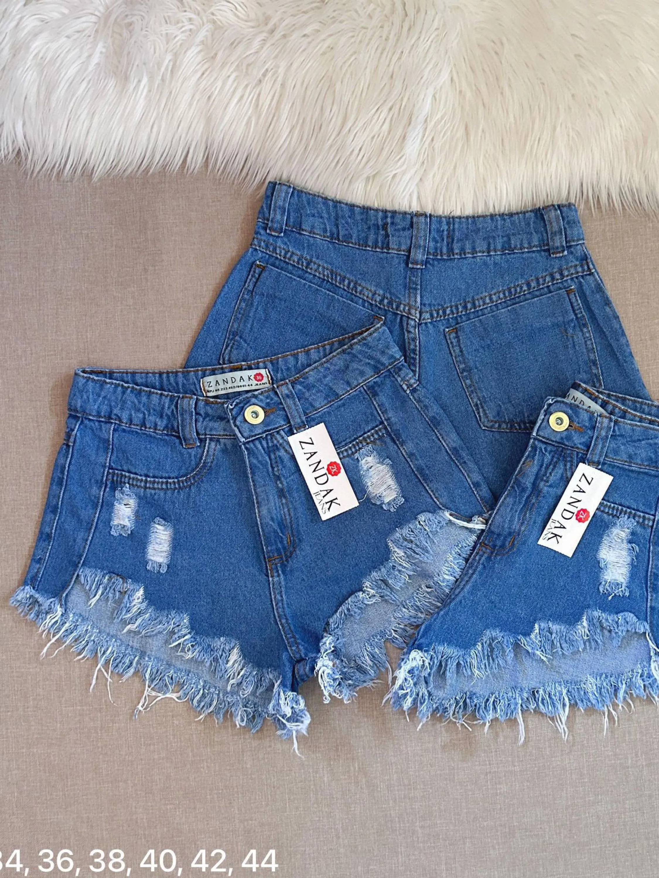 Short jeans escura