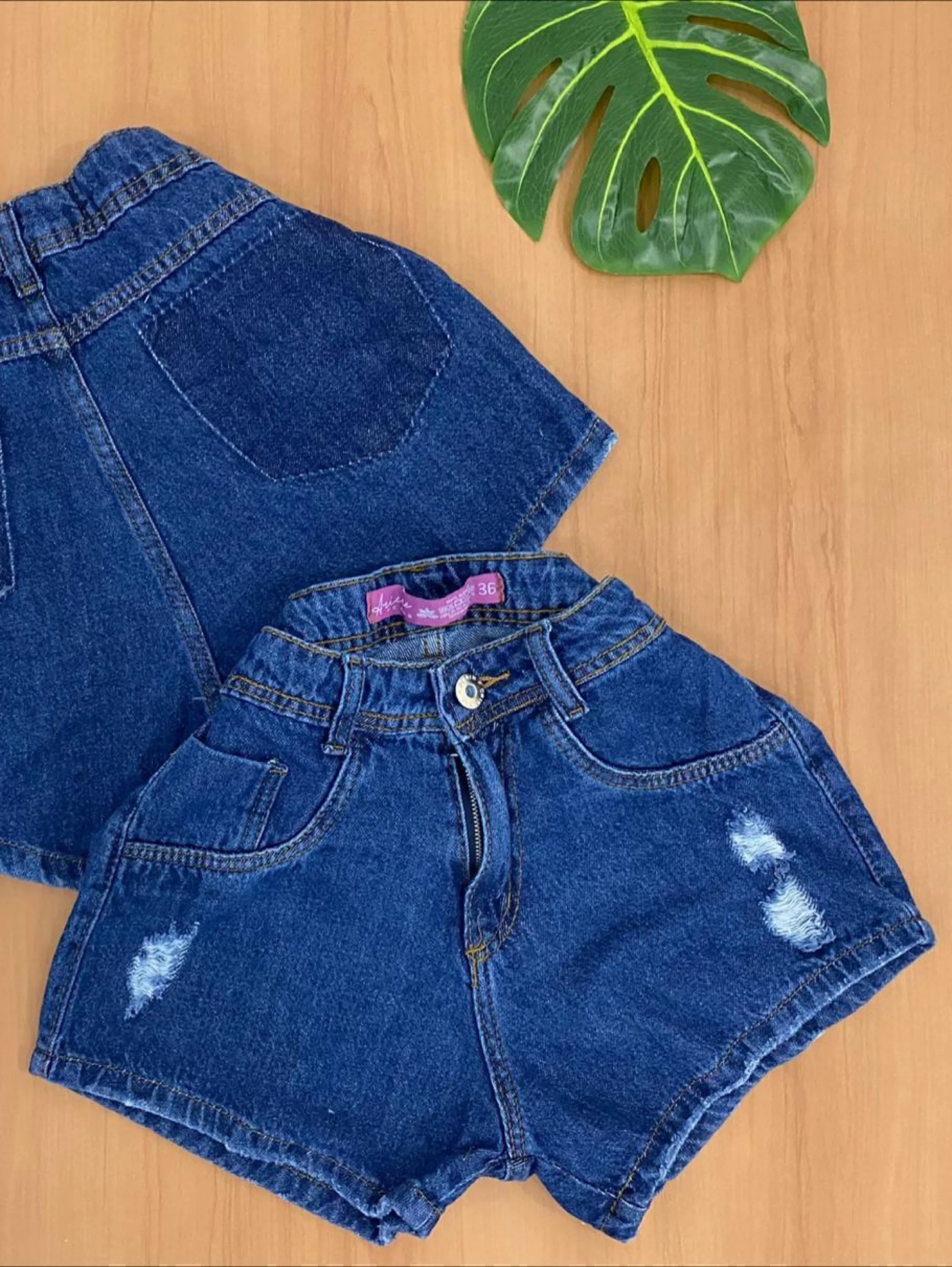 Short feminina jeans escura