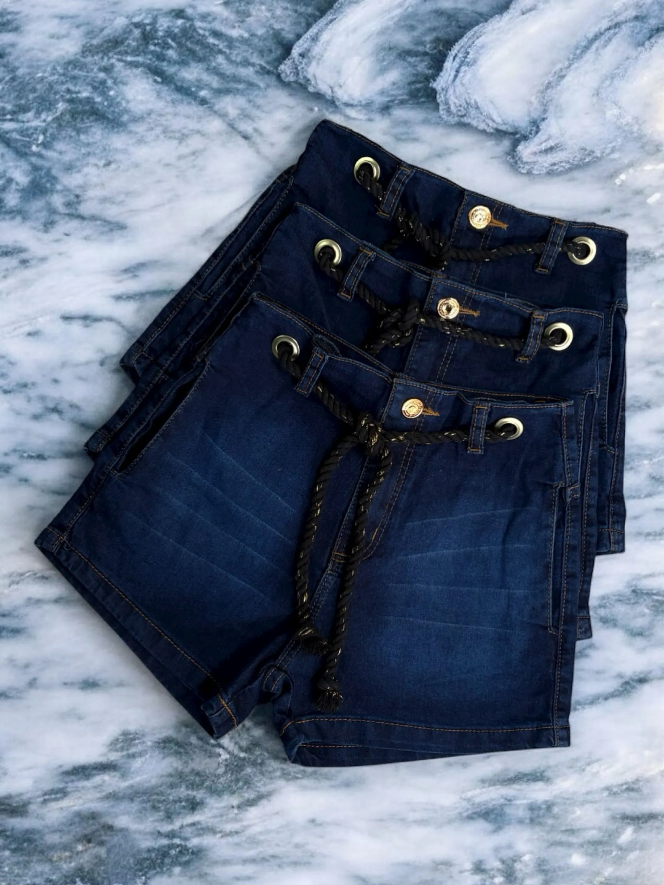 Short jeans feminino com lycra com cordão