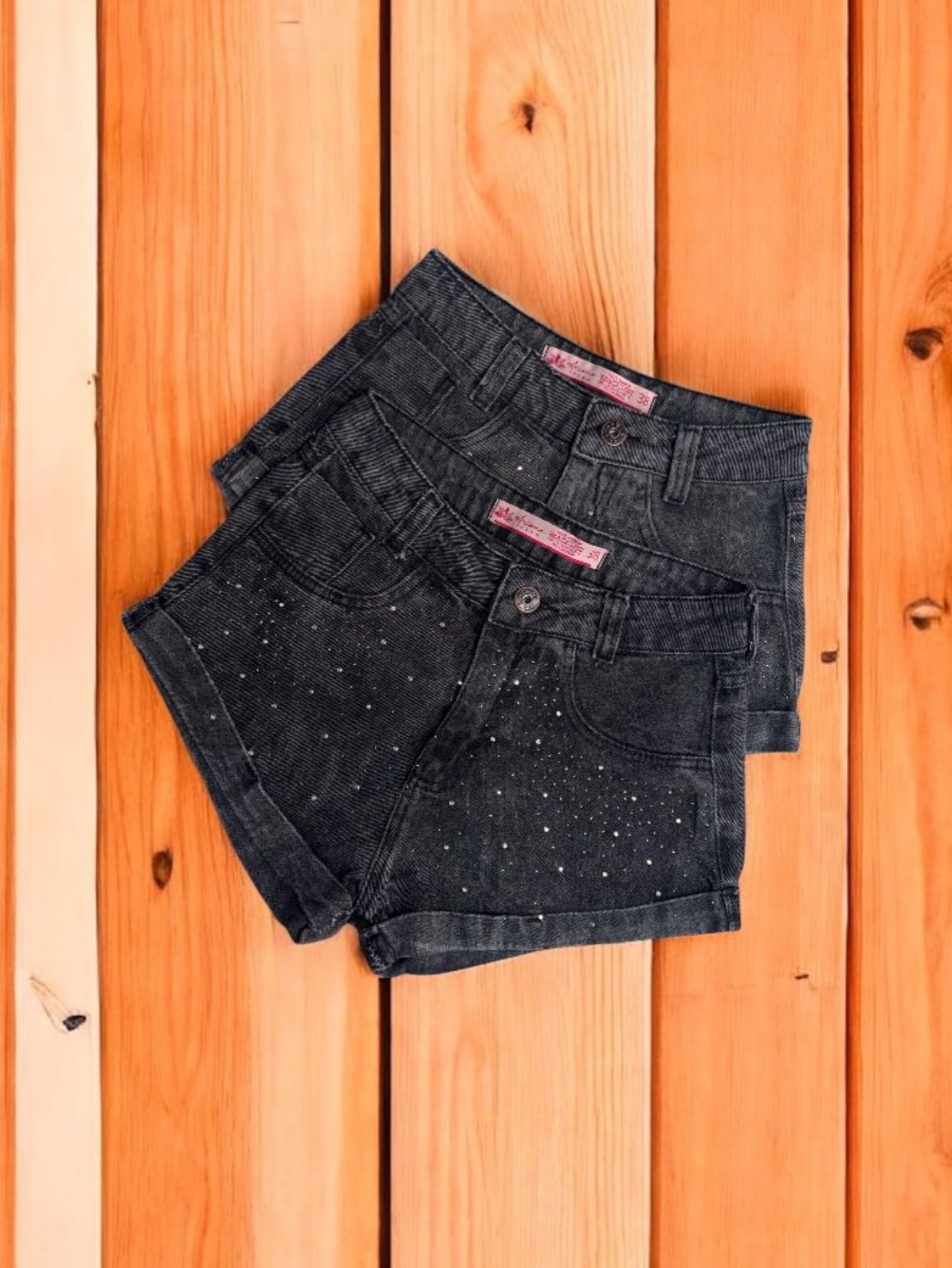 Short jeans feminino grafite com brilho