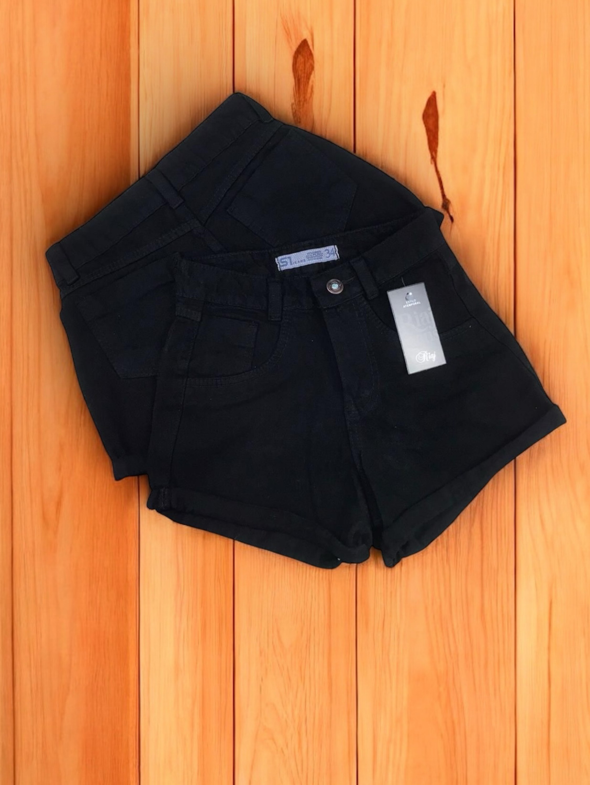 Short jeans feminina preta barra dobrado