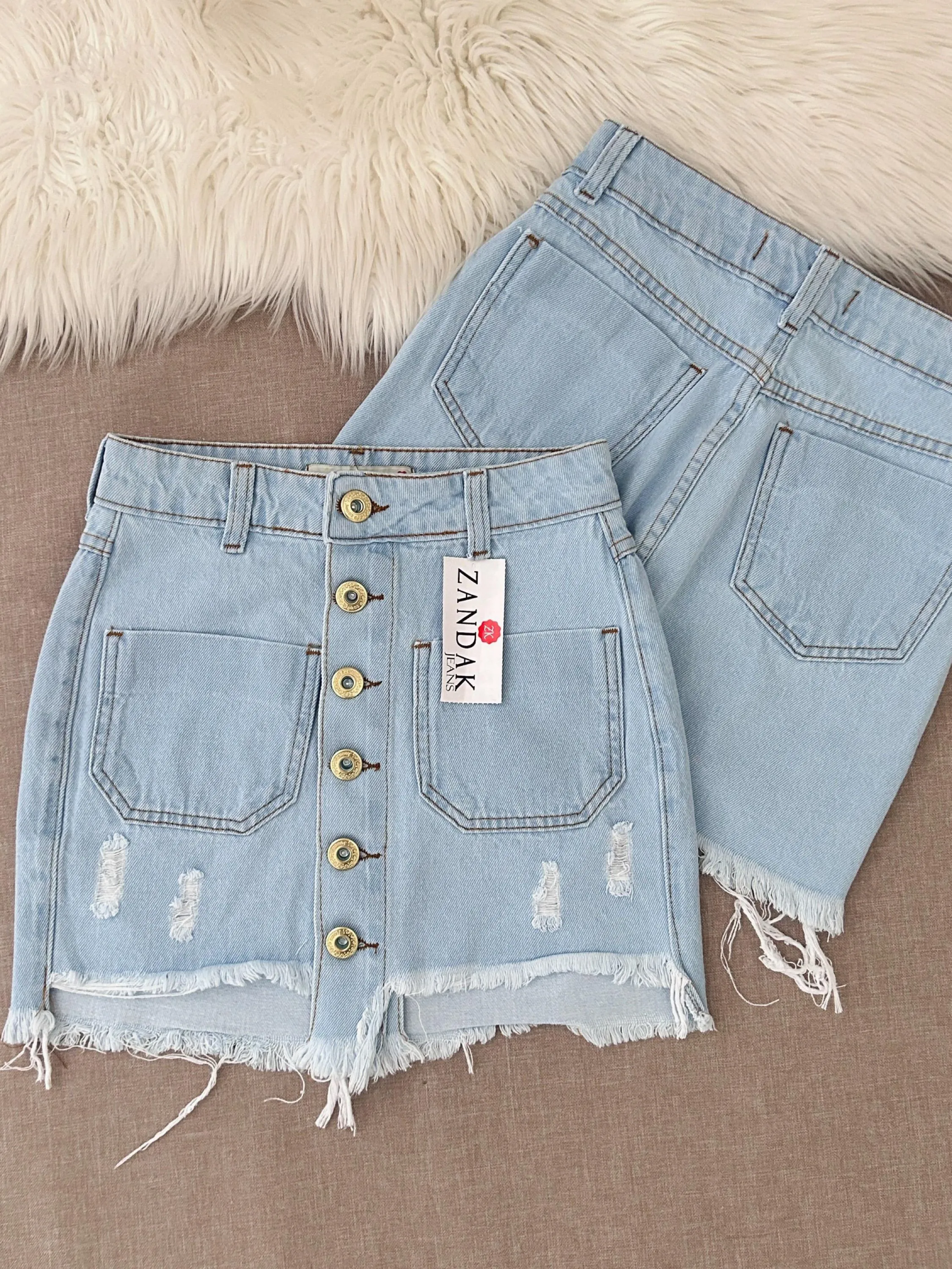 Saia jeans clara com varias botoes (A3)