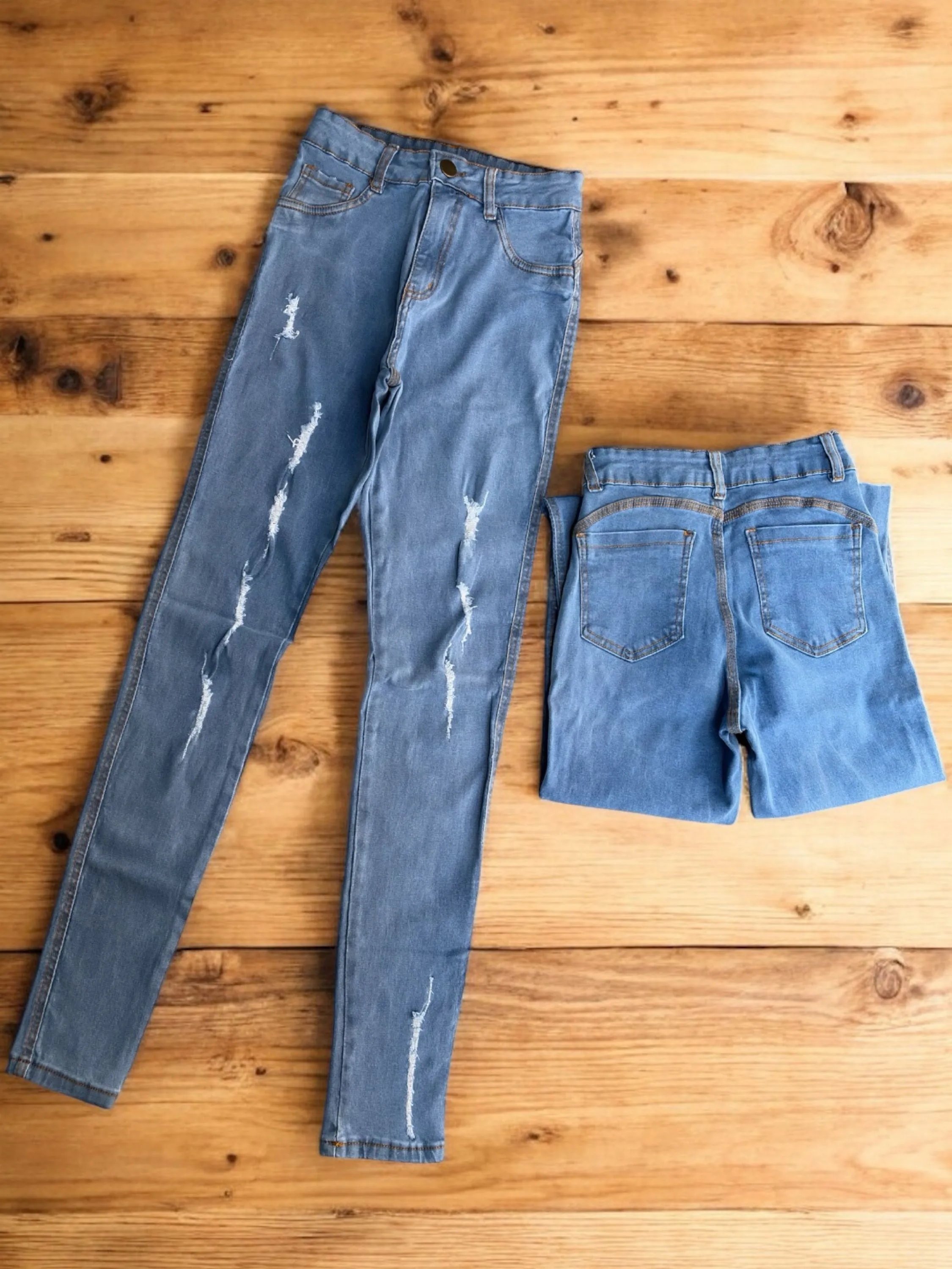 Calca jeans feminina clara rasgada nova