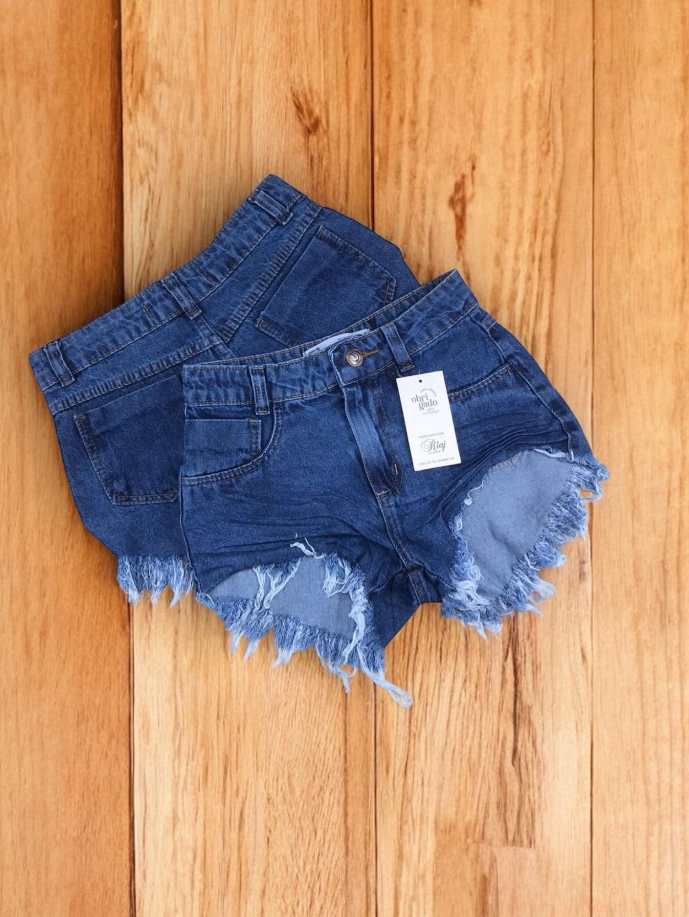 Short jeans escura lisa