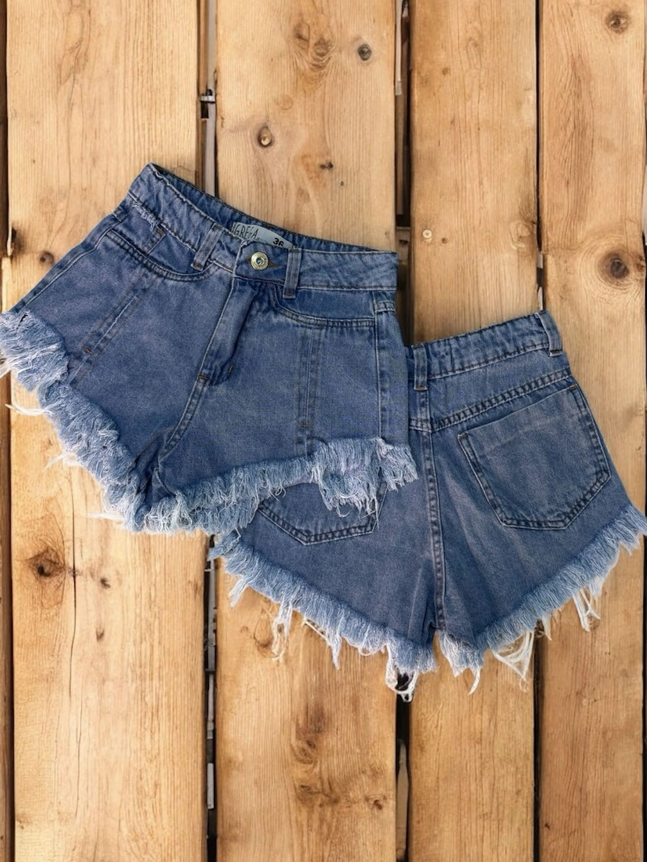 Short jeans feminino Escura