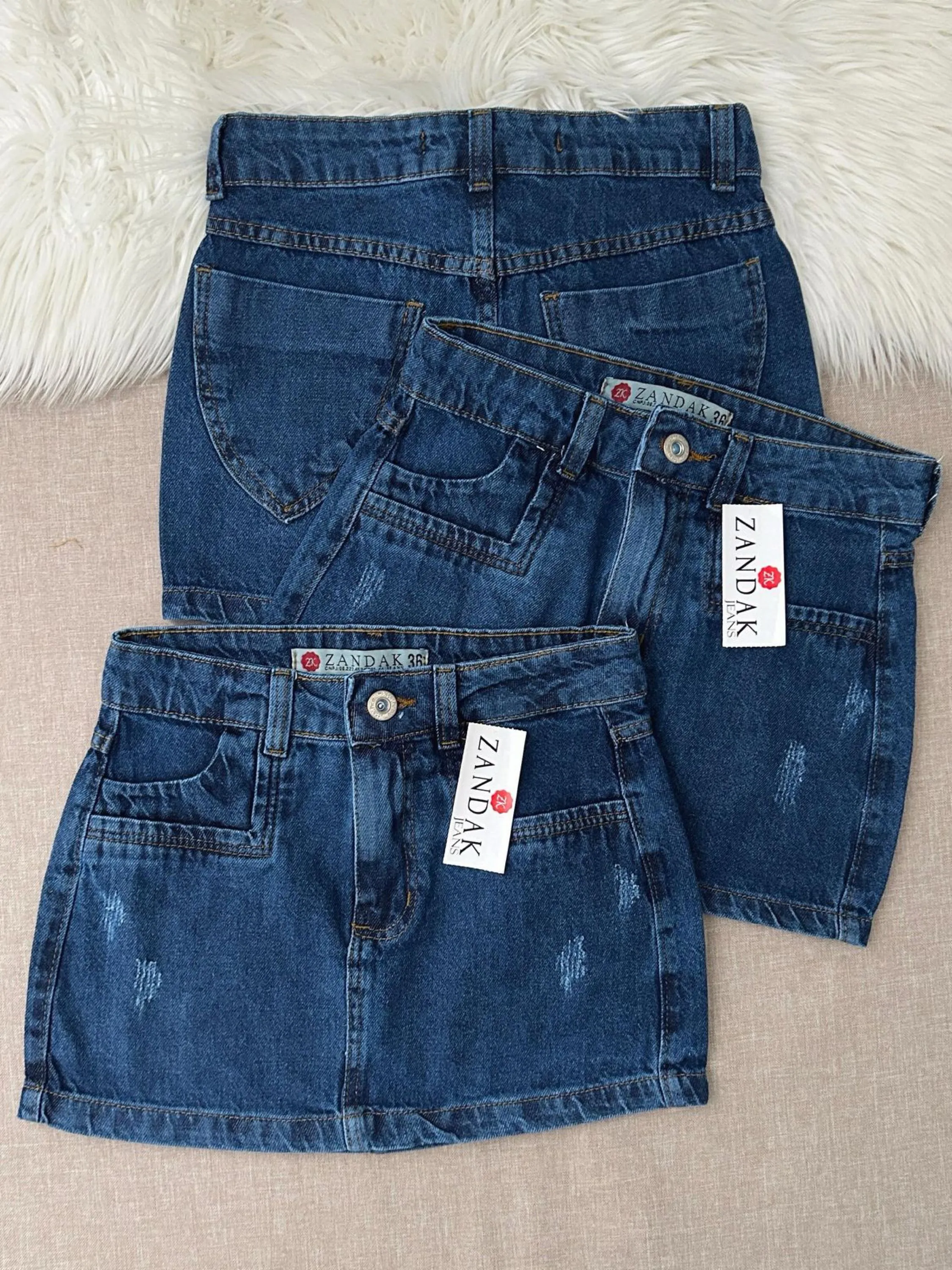 Saia jeans feminina escura lisa