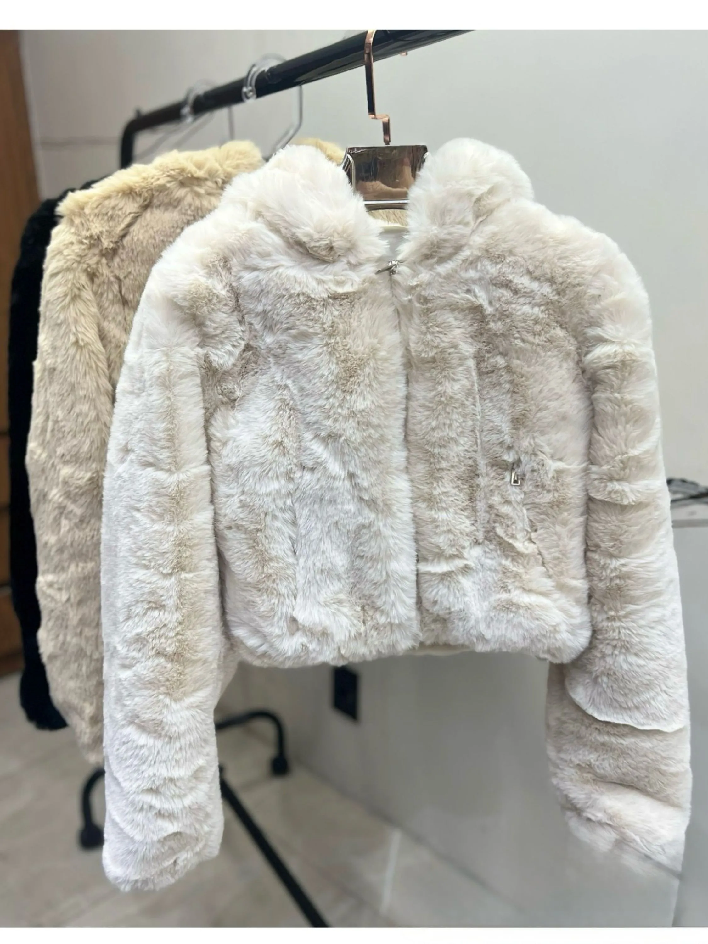 Jaqueta puffer pelúcia banda
