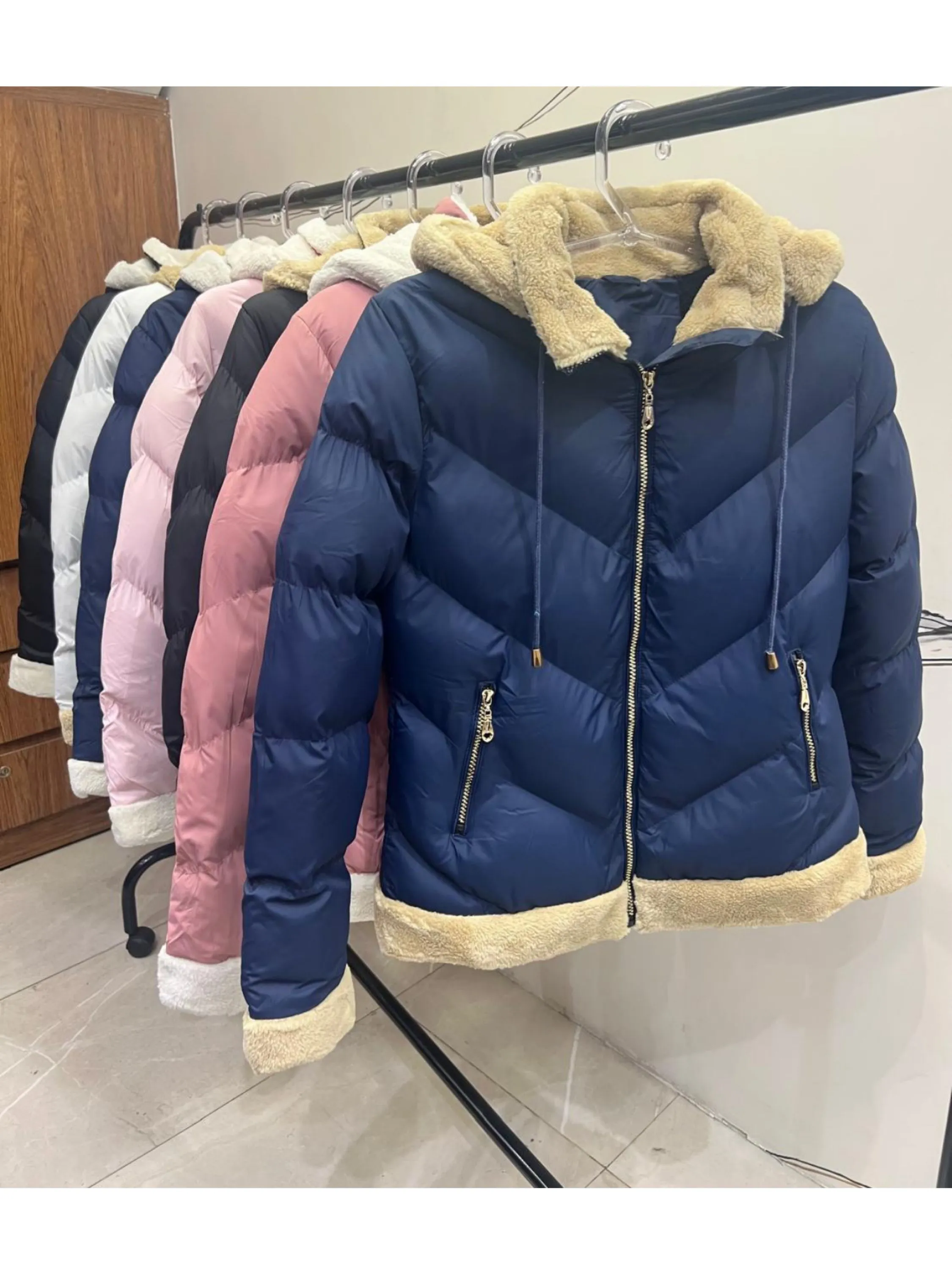 Jaqueta nylon forrada com toca