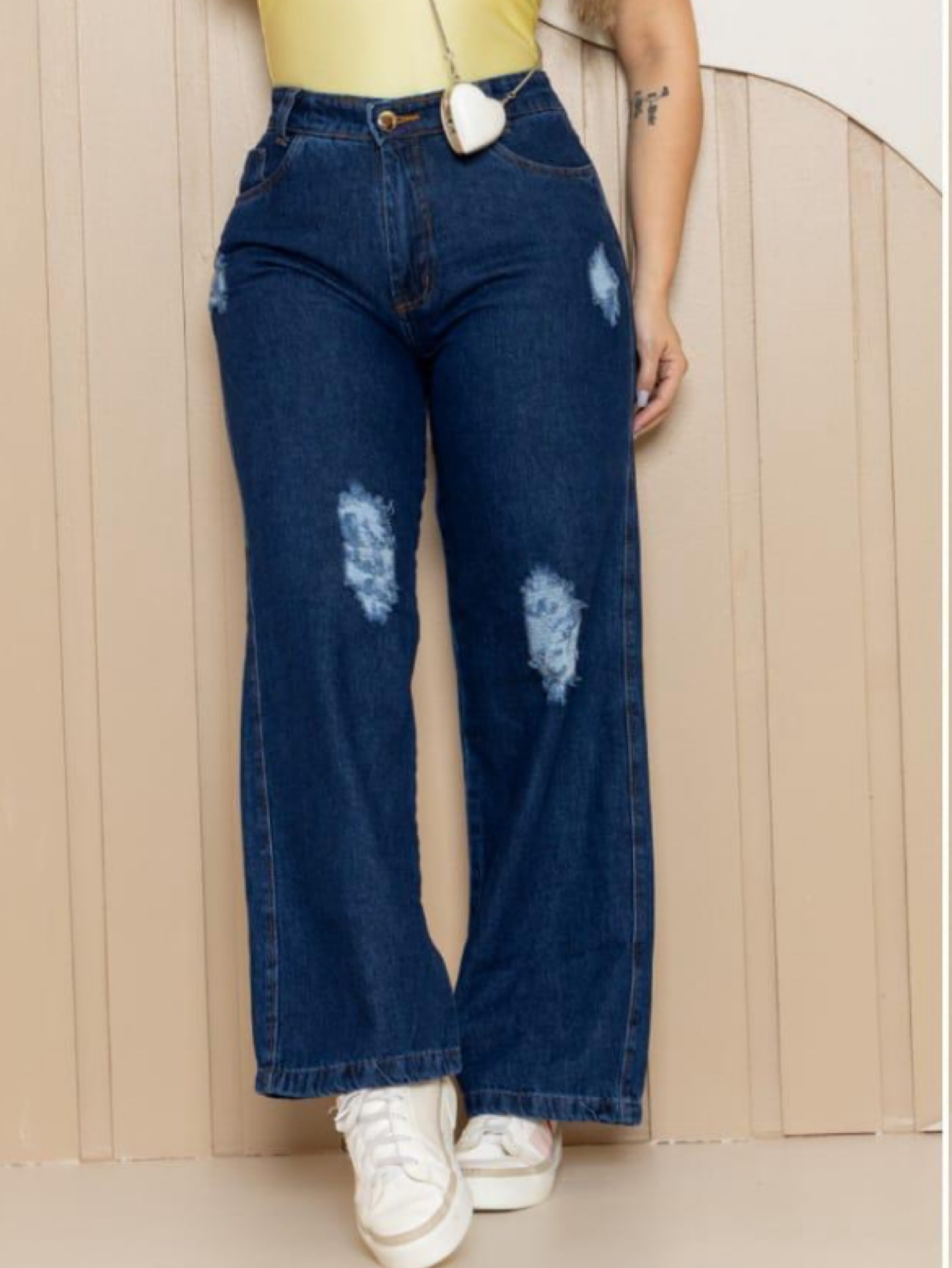Calça Wide Leg com destroyed
