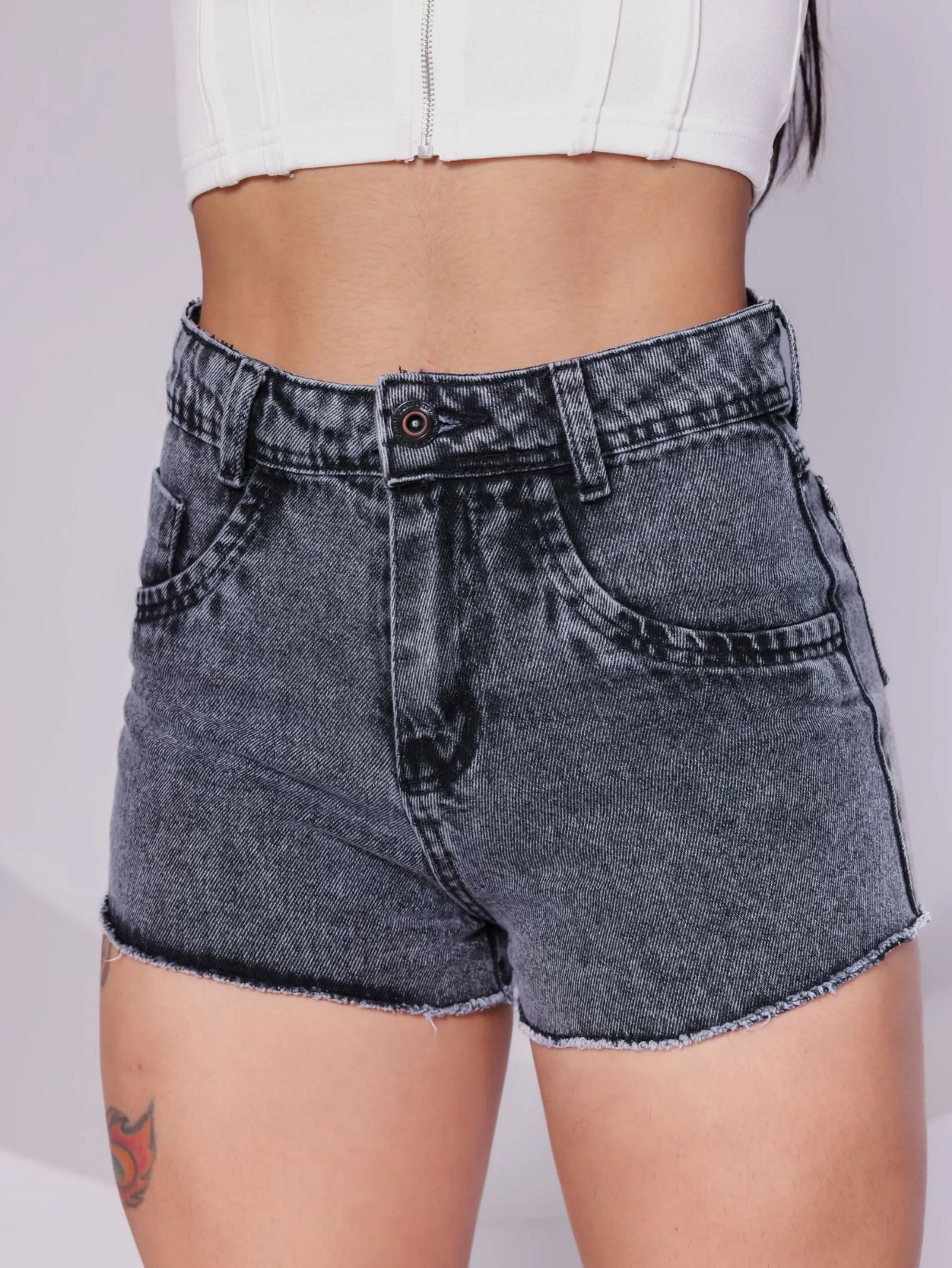 Short Jeans Feminino - Lavagem Black Stone