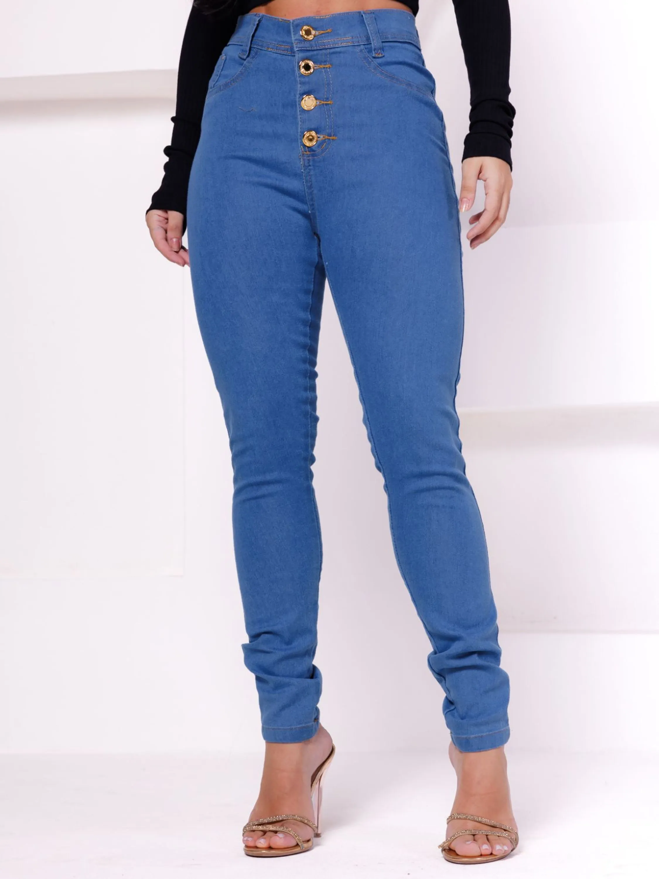 CALÇA FEMENINA JEANS COM 4 BOTOES DOURADOS