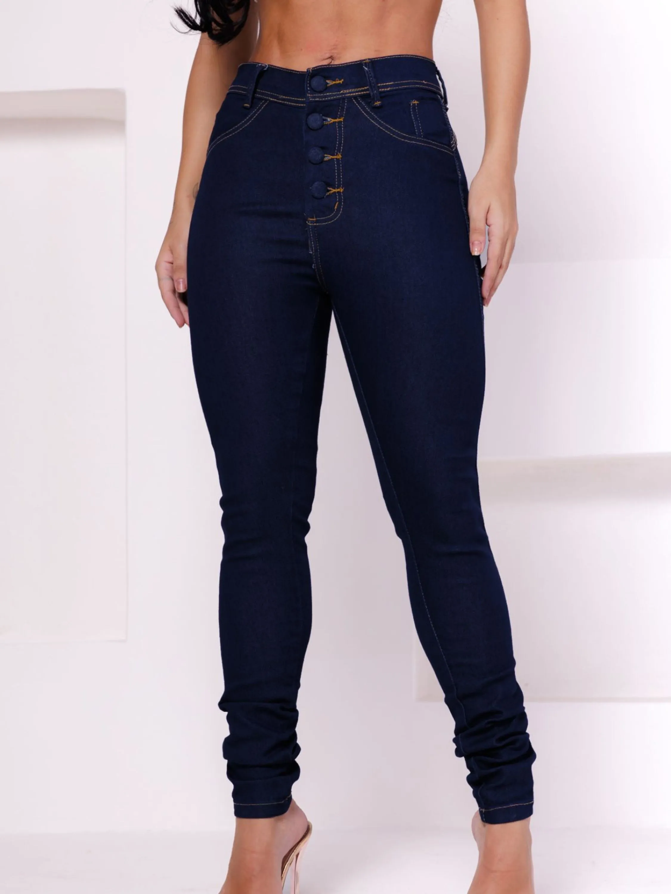 CALÇA JEANS FEMENINA SKINNY 4 BOTOES FORRADOS LISA