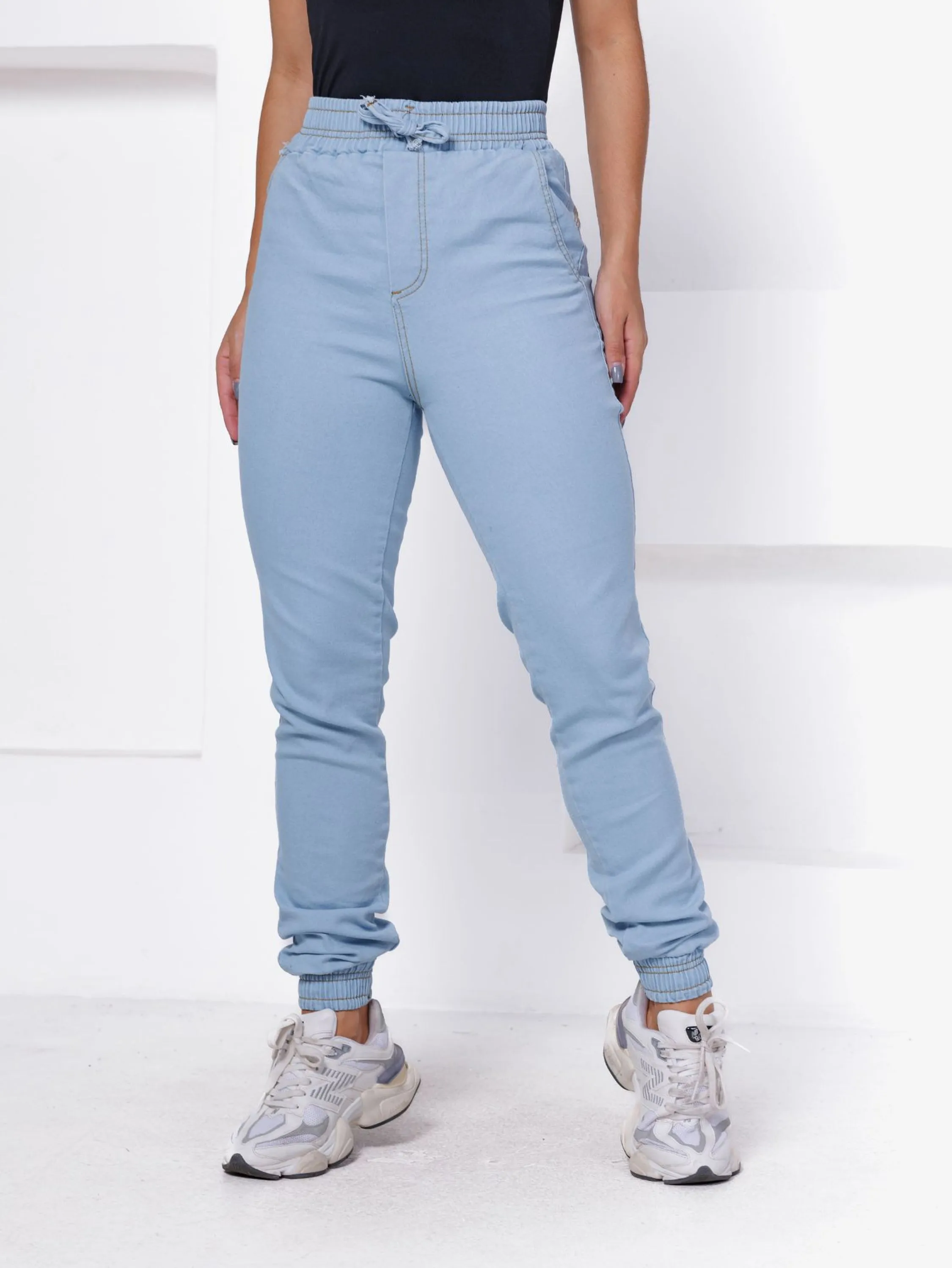 CALÇA JEANS FEMININA JOGGER COM ELASTANO LEVANTA BUMBUM