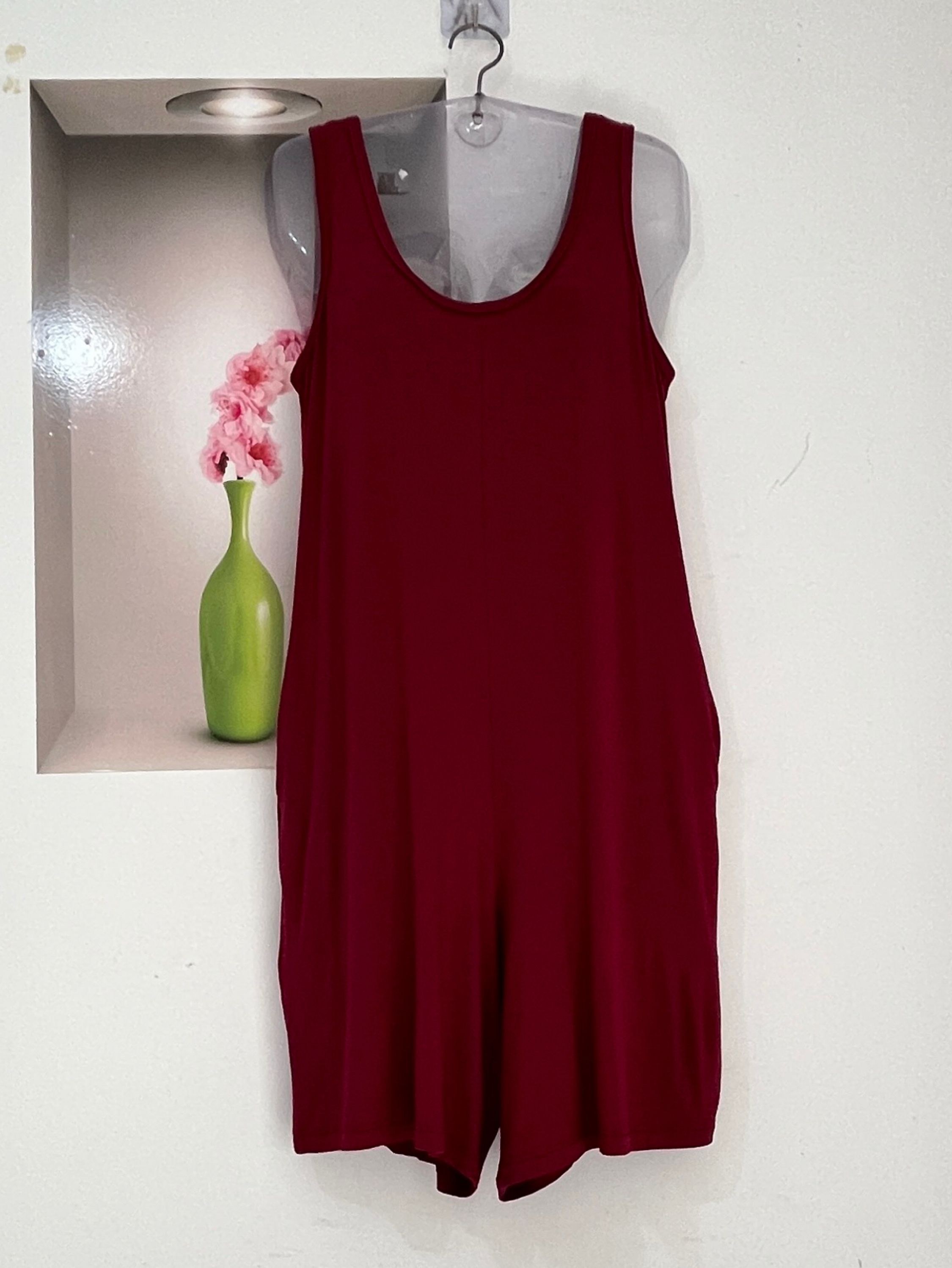 Macaquinho regata com bolsas