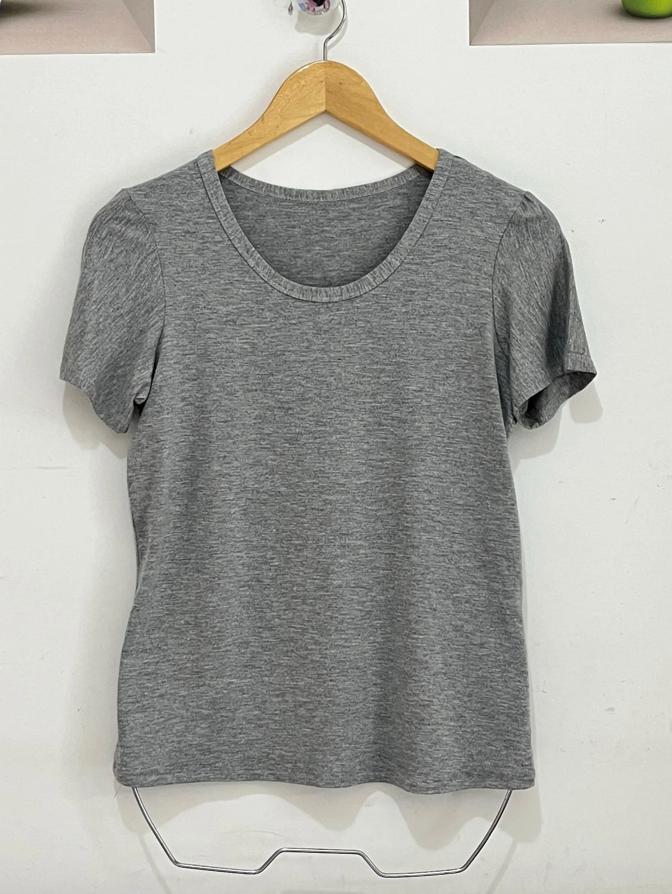 Blusa gola redonda manga curta básica