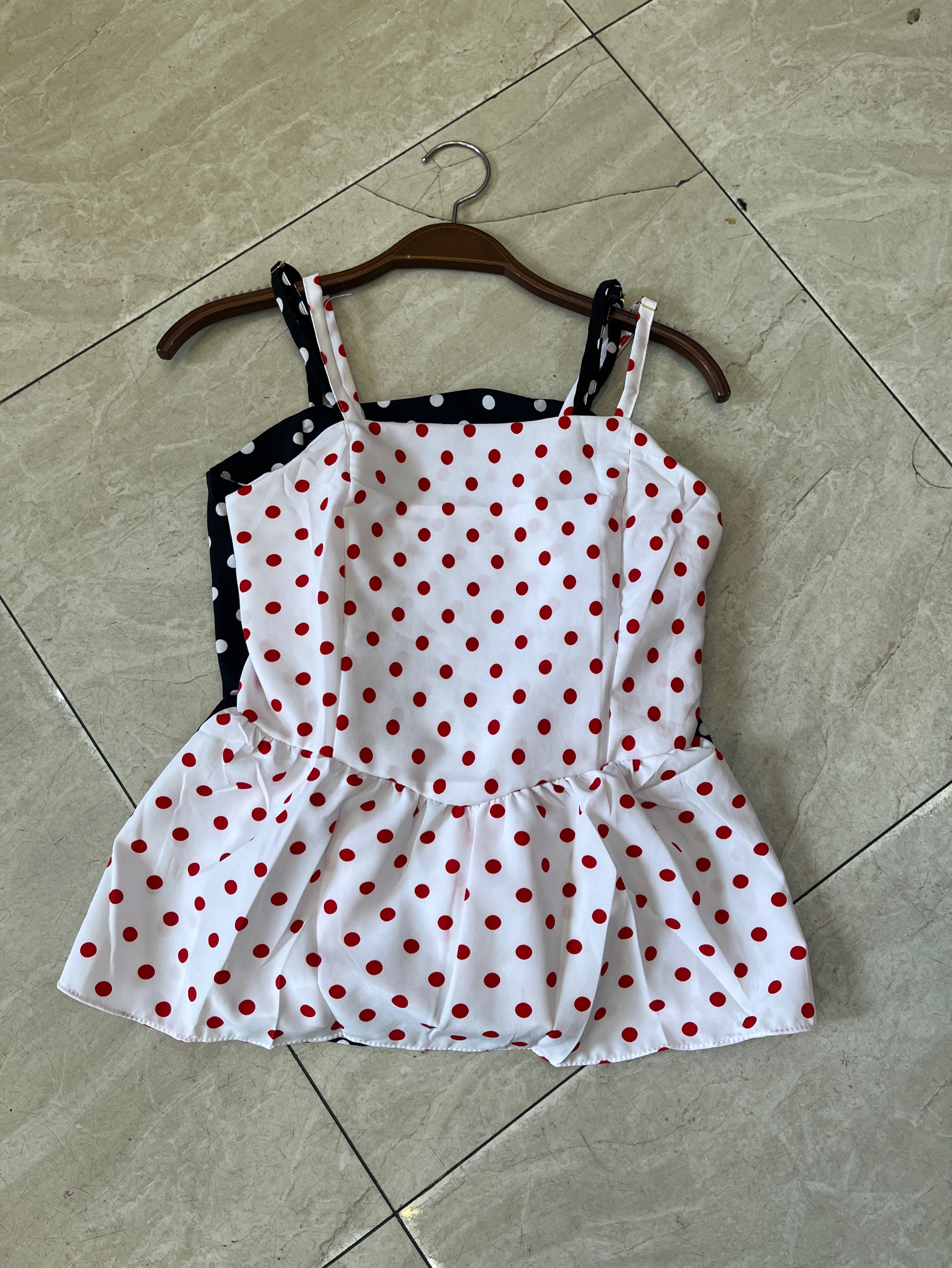 Cropped alcinha babado de bolinha
