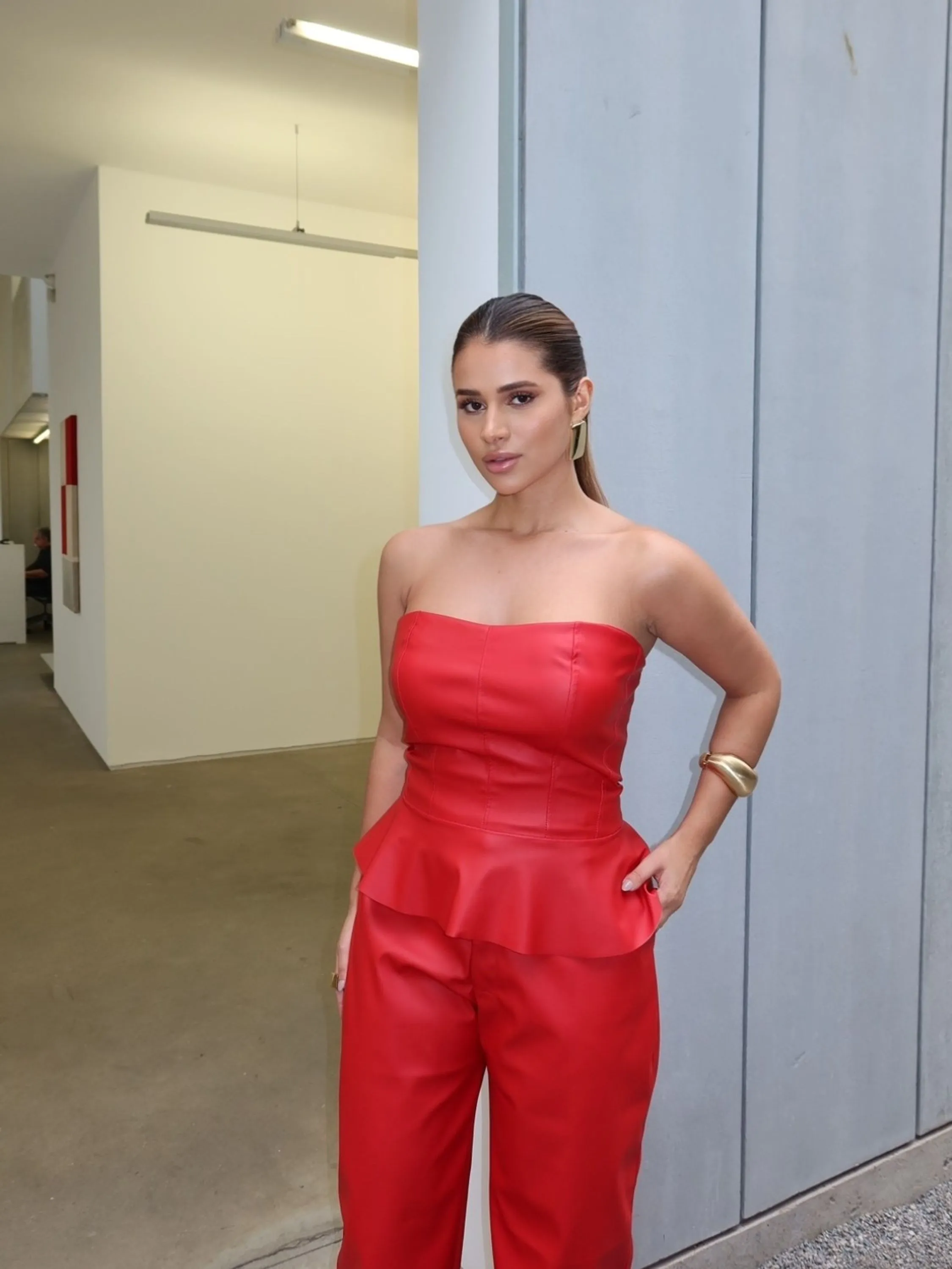 Bata  peplum com bojo couro fake