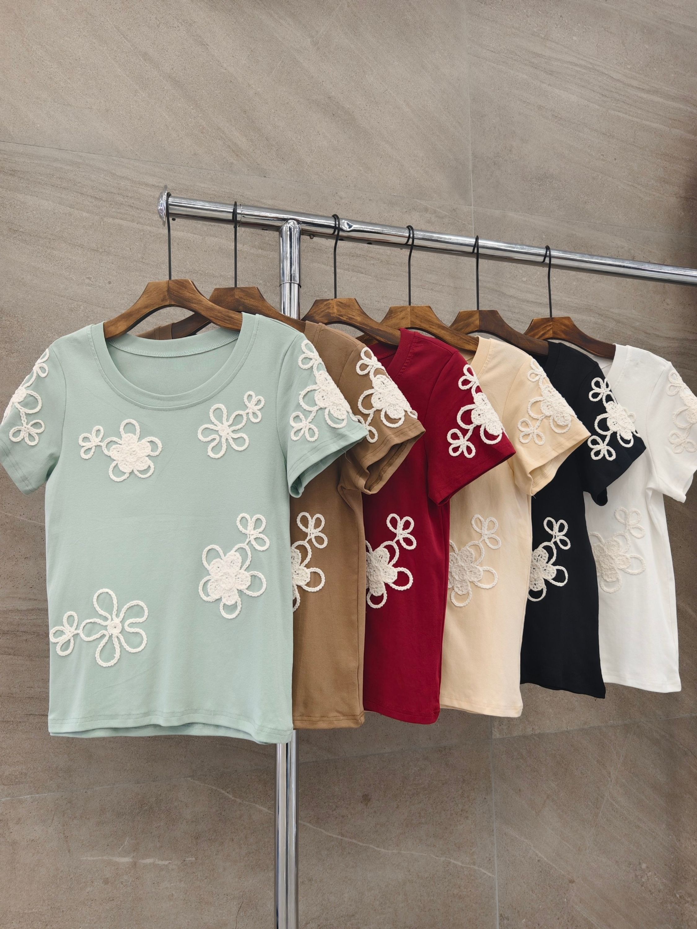 Camiseta bordado Algodão importado femininas modas B0062