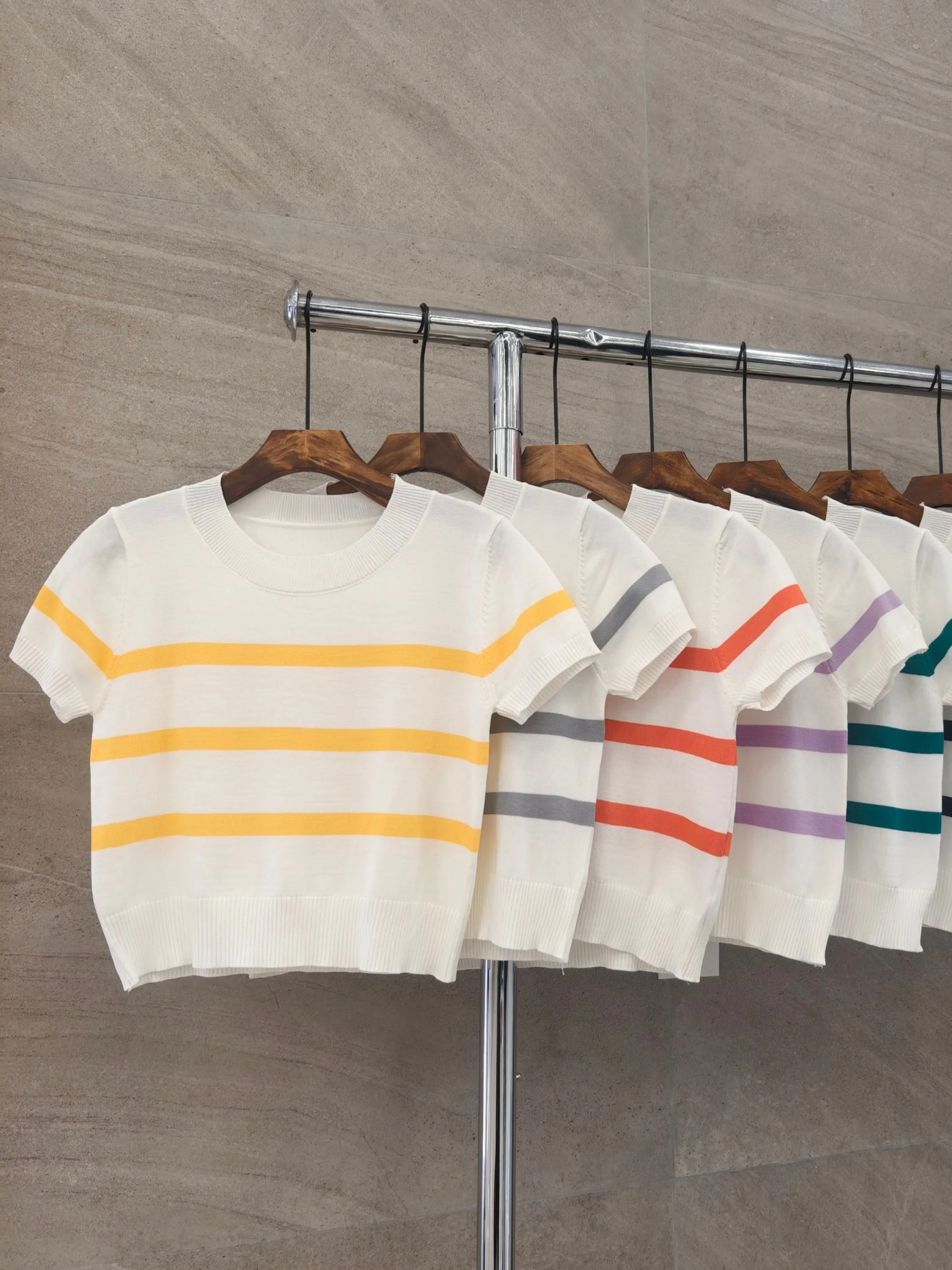 Camiseta cropped listrata importado femininas modas DZ082