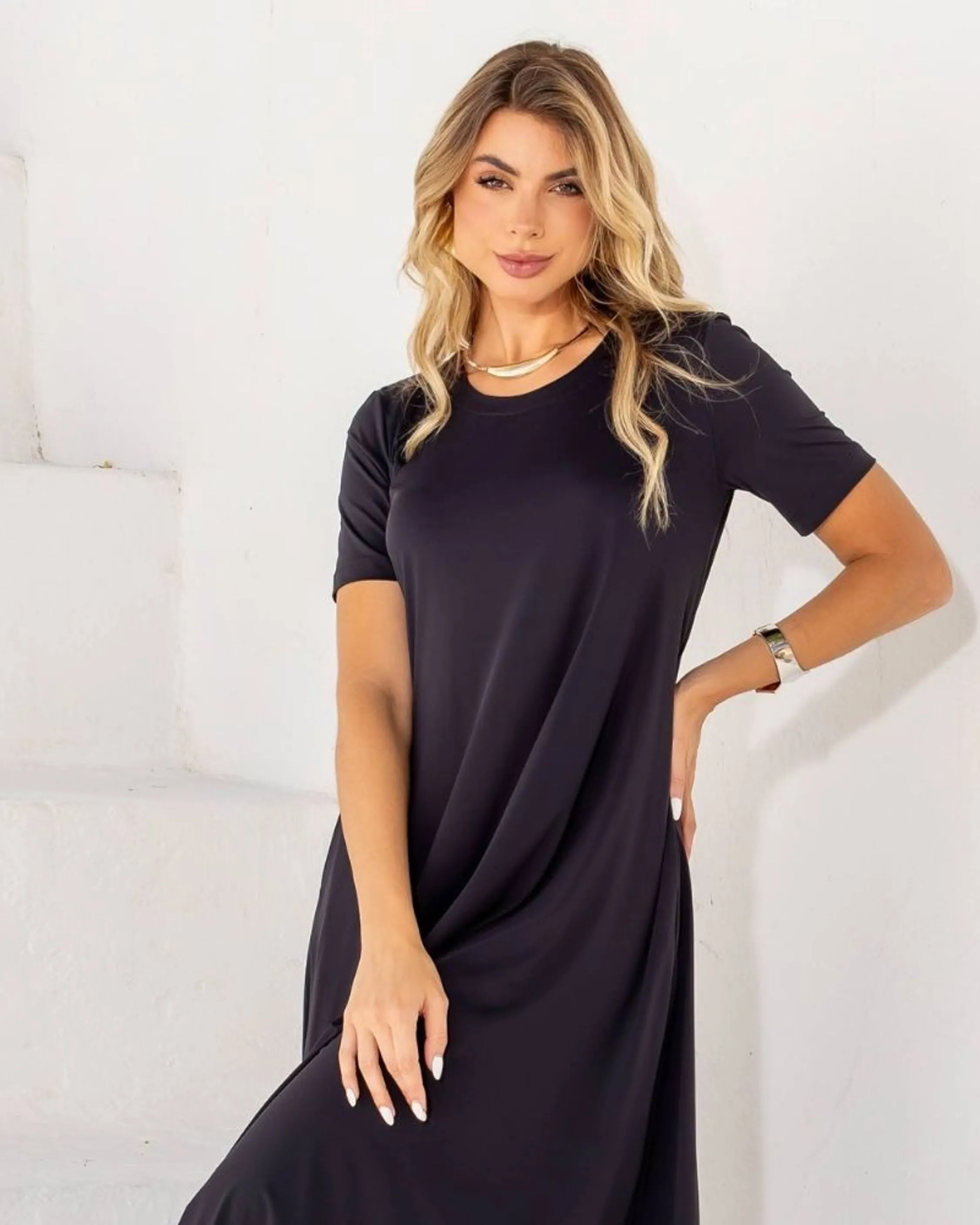 VESTIDO MIDI EVASE HUG PRETO