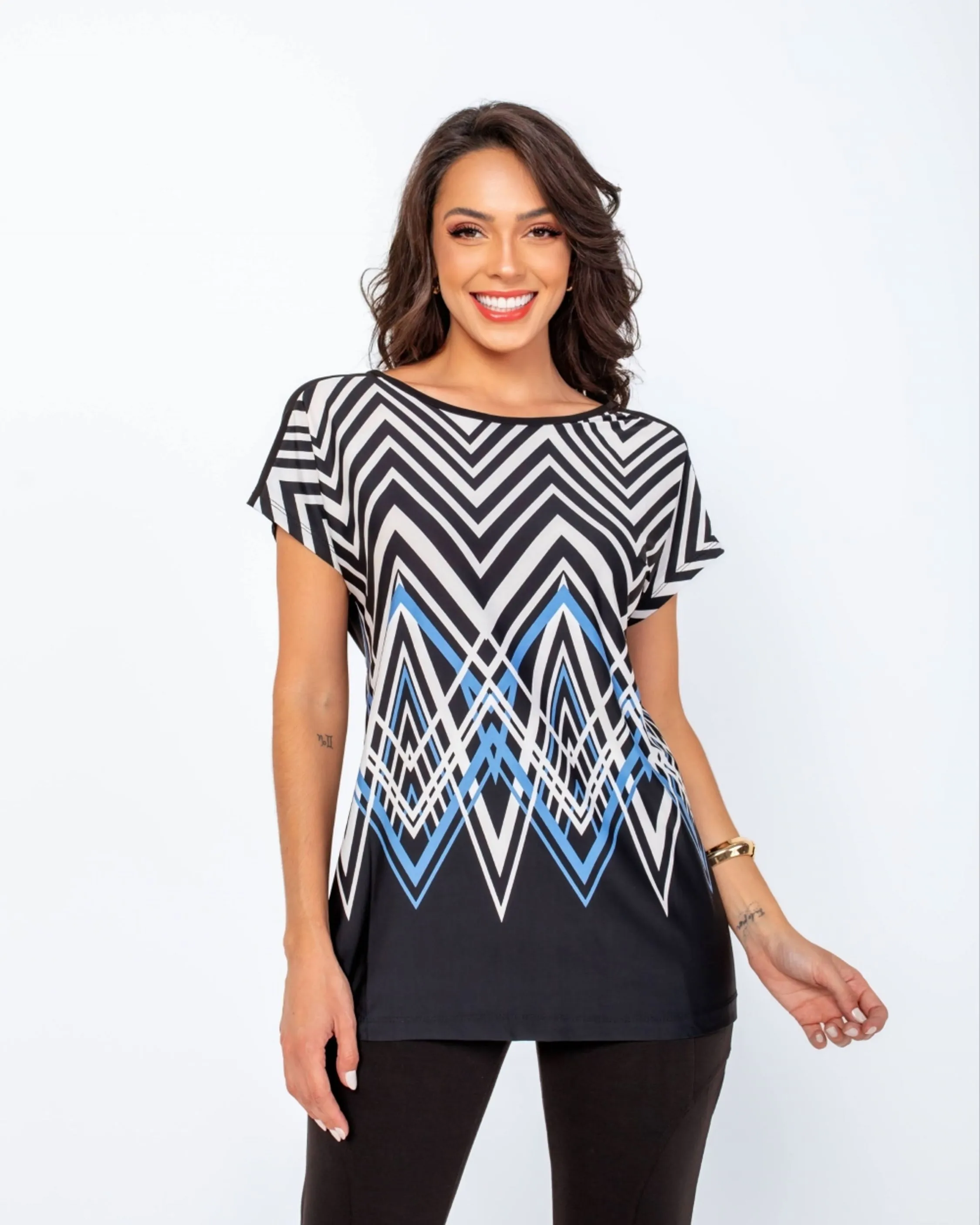 BLUSA DE MALHA ESTAMPA CHEVRON AZUL